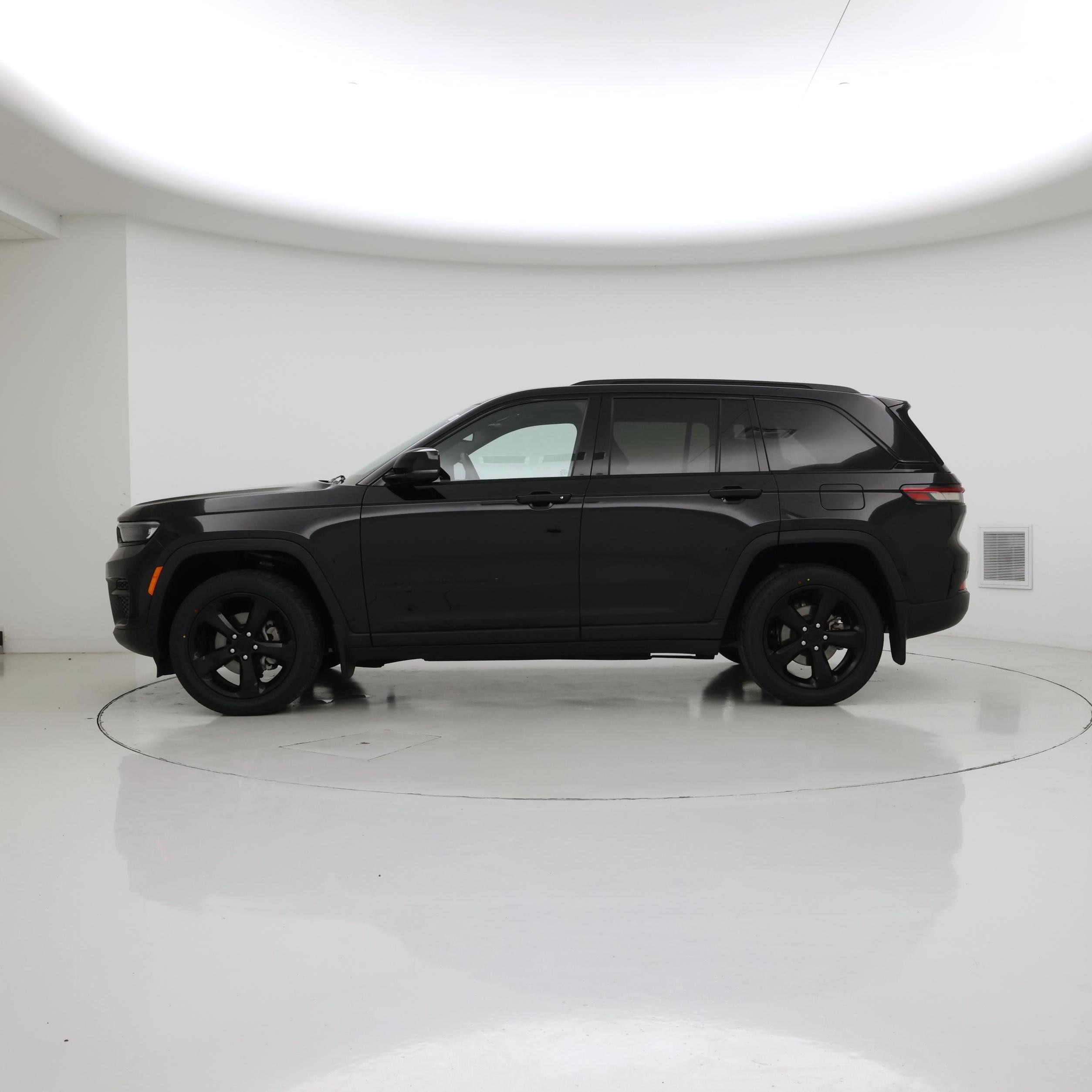 Thumbnail: 2023 Jeep Grand Cherokee - 3