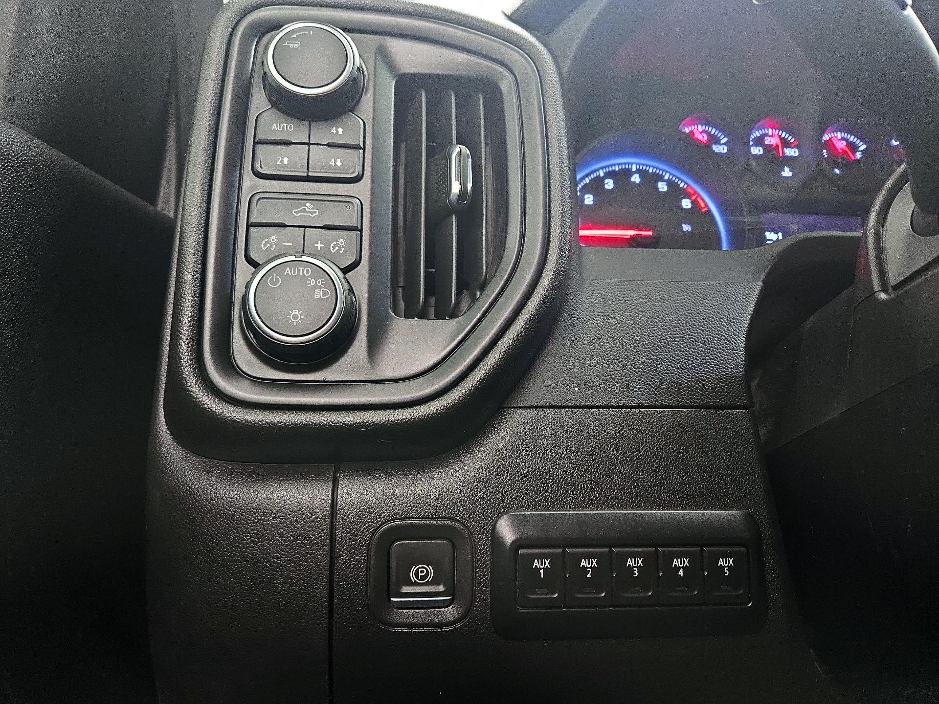 Thumbnail: 2023 Chevrolet Silverado 2500 - 13