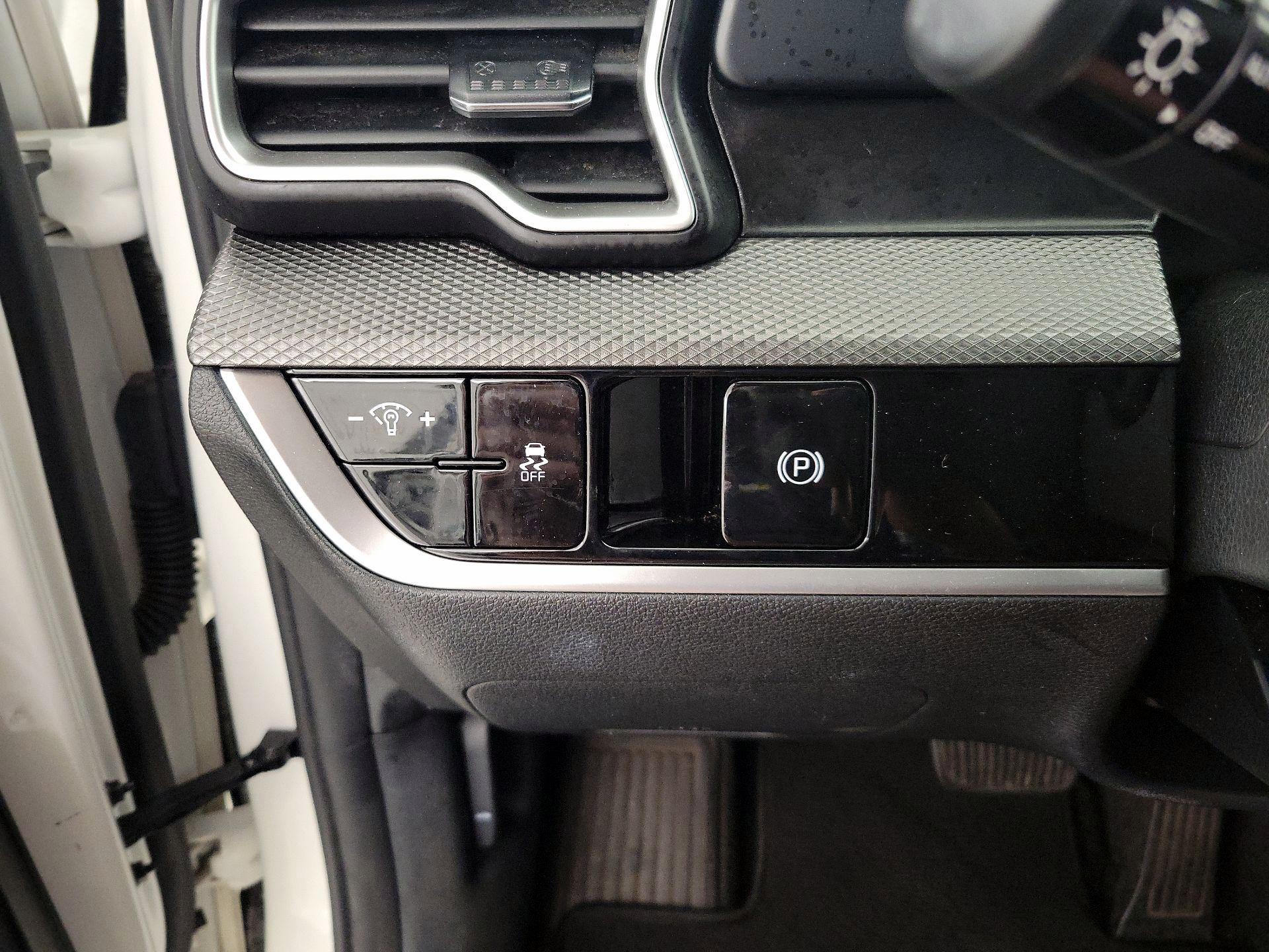 Thumbnail: 2023 Kia Sportage - 13