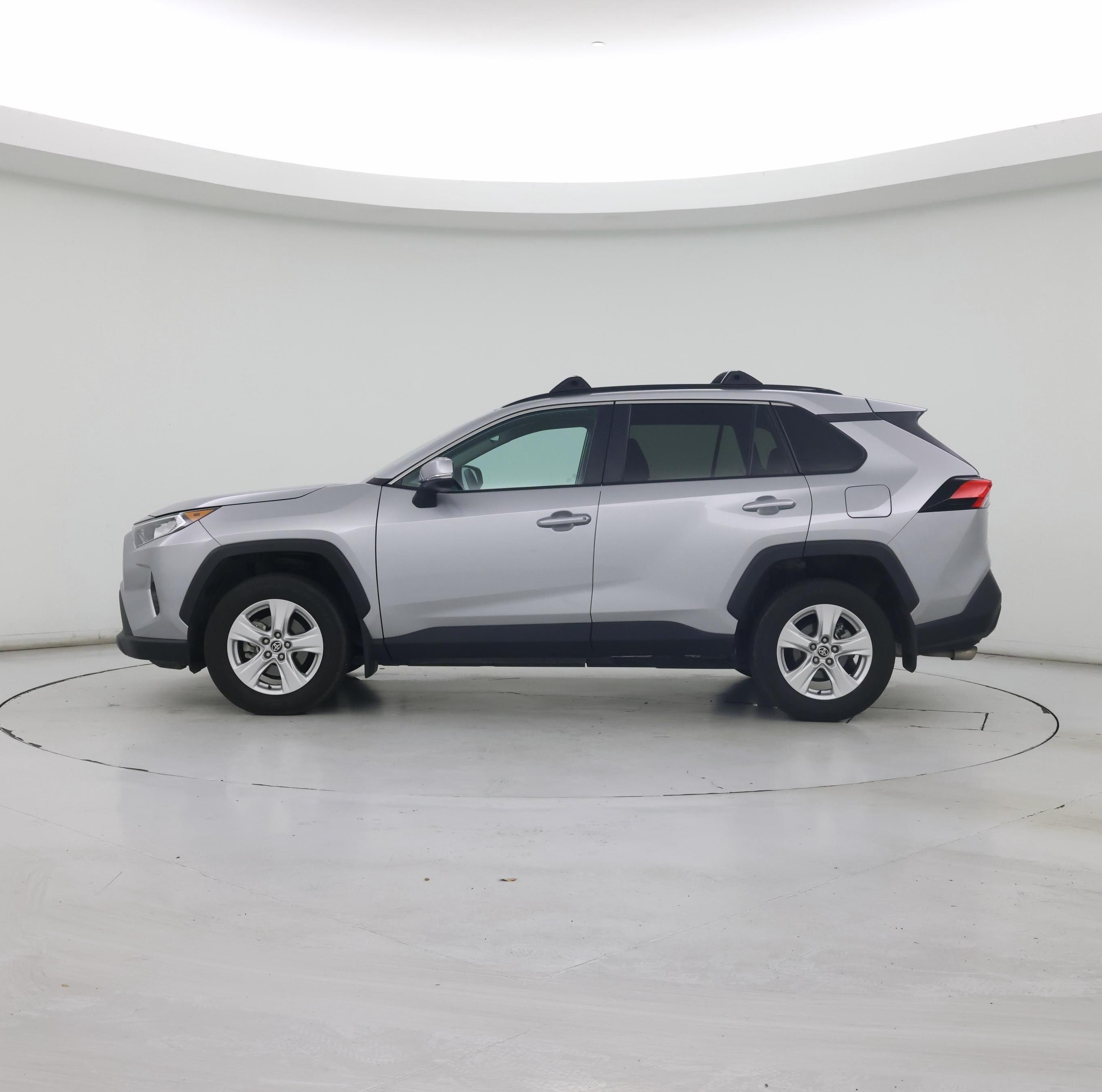 Thumbnail: 2021 Toyota RAV4 - 3