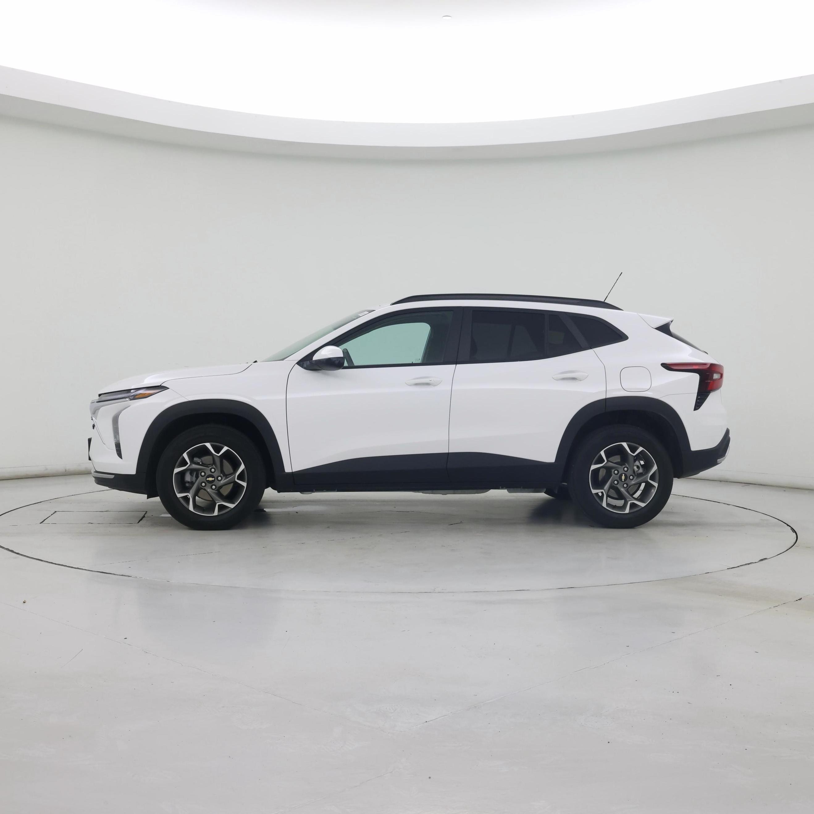 Thumbnail: 2025 Chevrolet Trax - 3