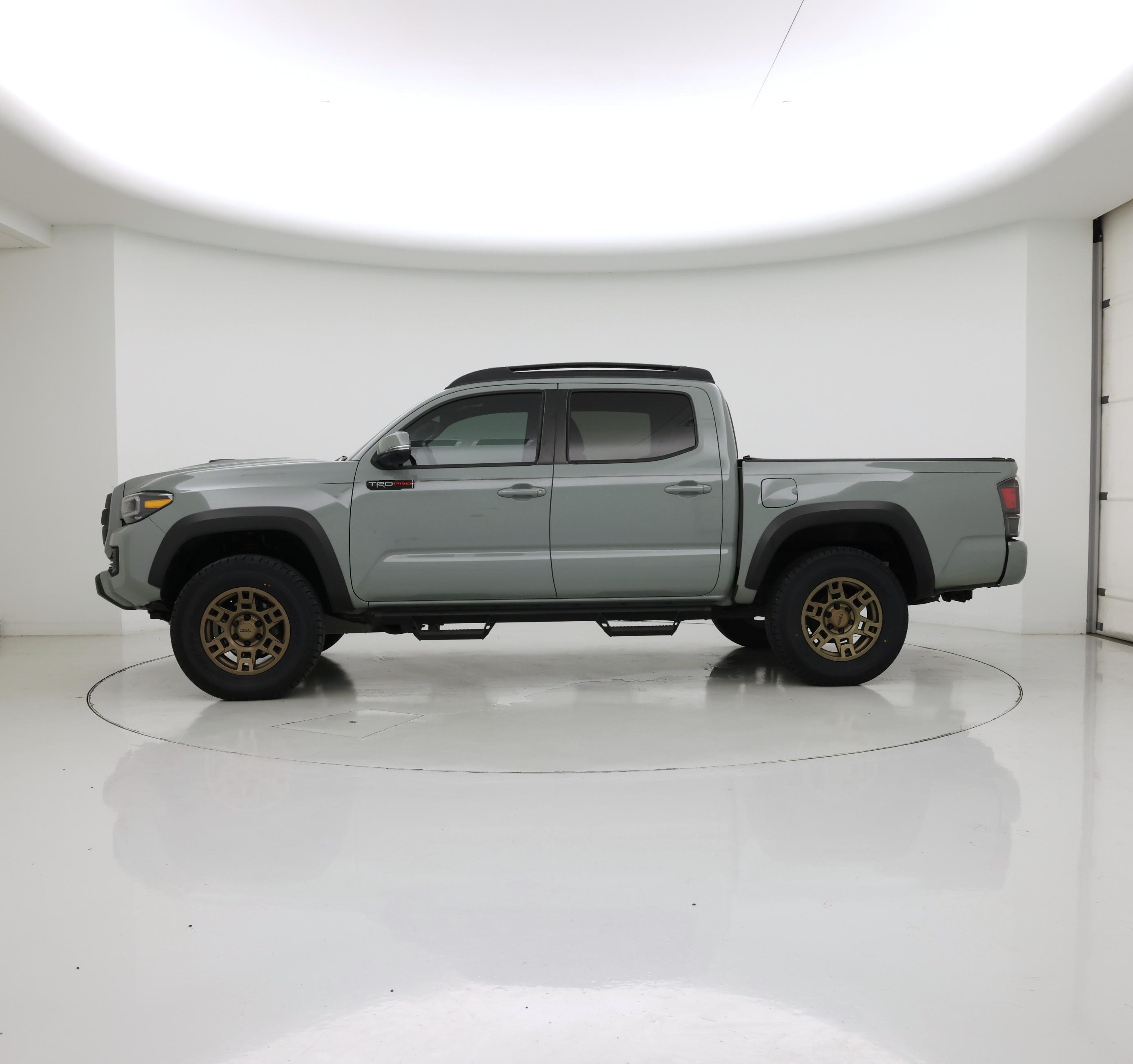 Thumbnail: 2021 Toyota Tacoma - 3