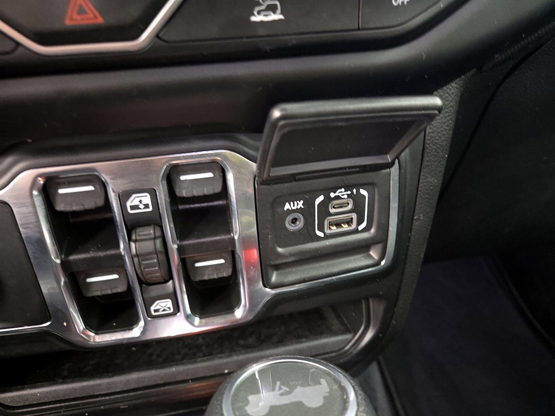 Thumbnail: 2021 Jeep Wrangler - 18