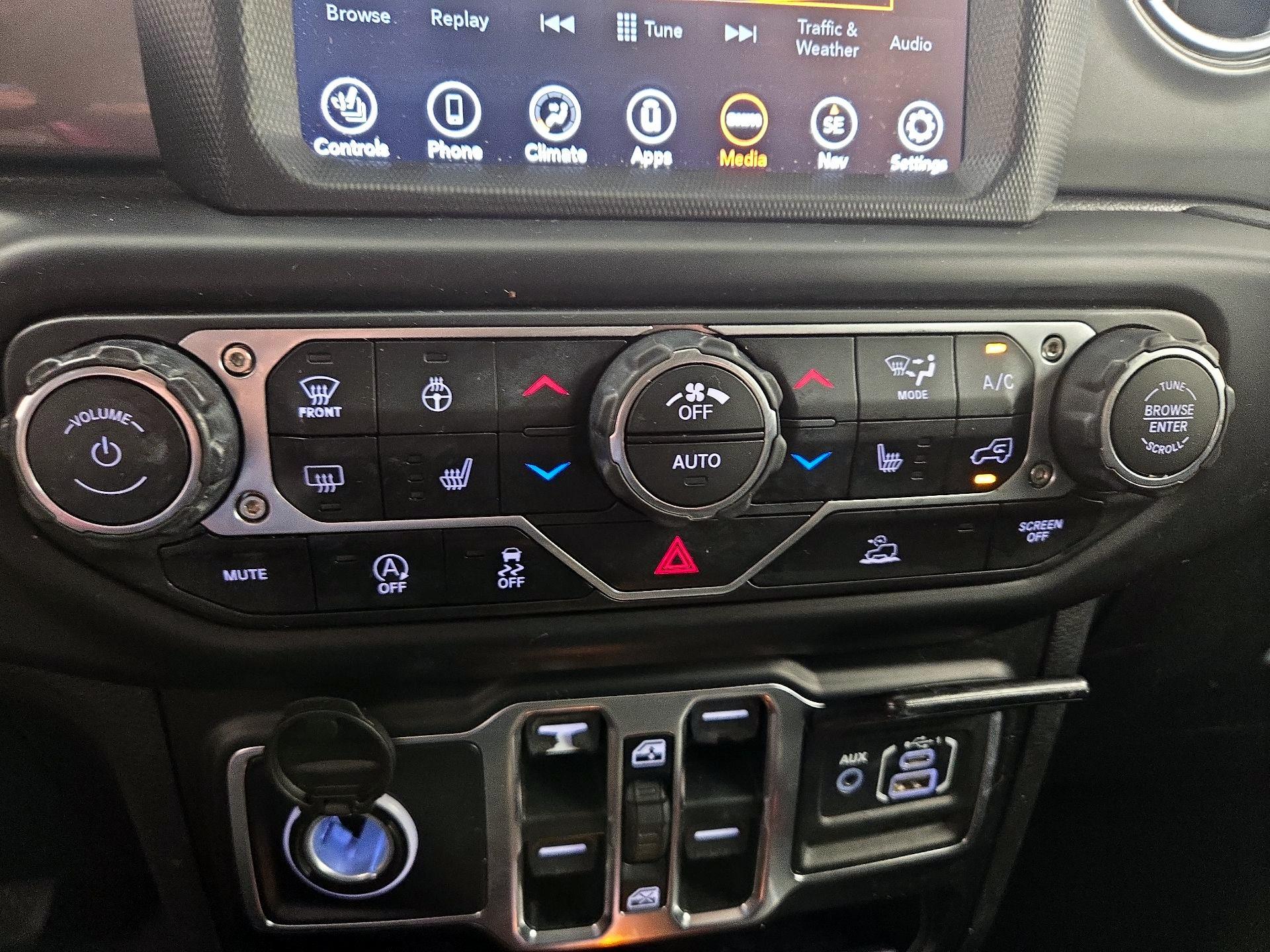 Thumbnail: 2022 Jeep Wrangler - 17