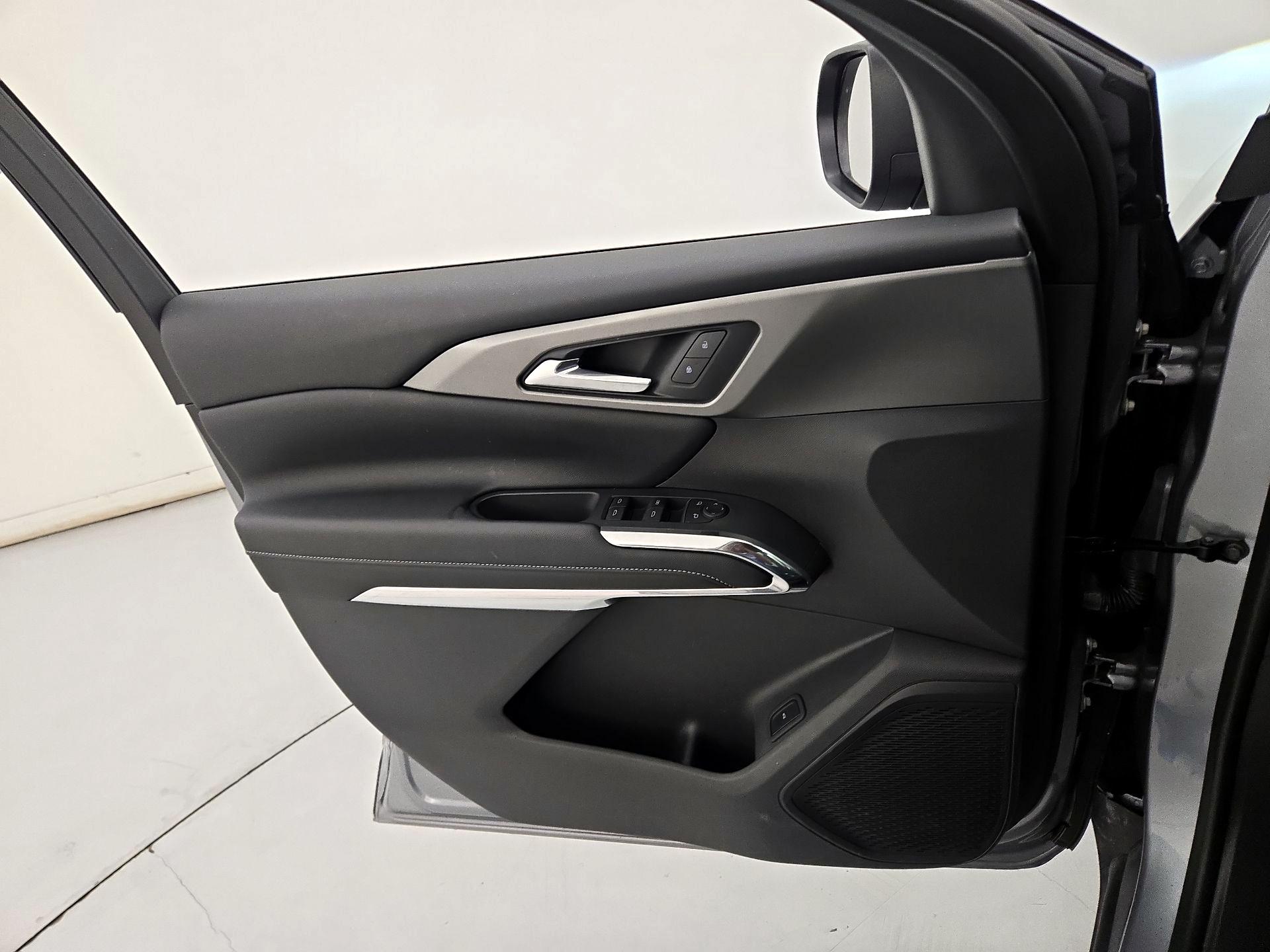 Thumbnail: 2025 Chevrolet Traverse - 12