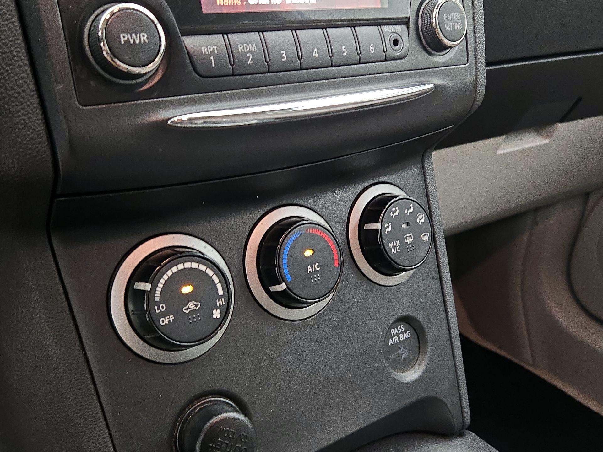 Thumbnail: 2015 Nissan Rogue - 16