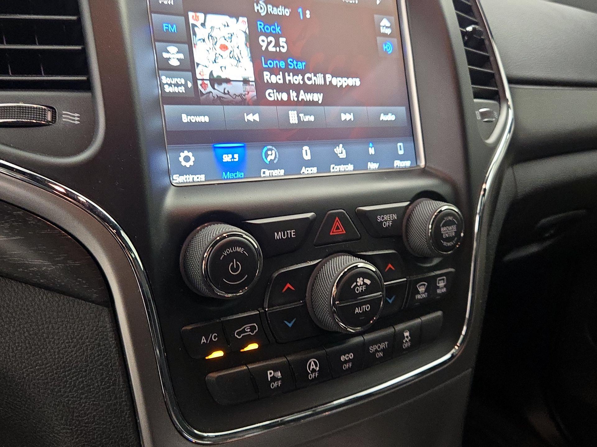 Thumbnail: 2018 Jeep Grand Cherokee - 17