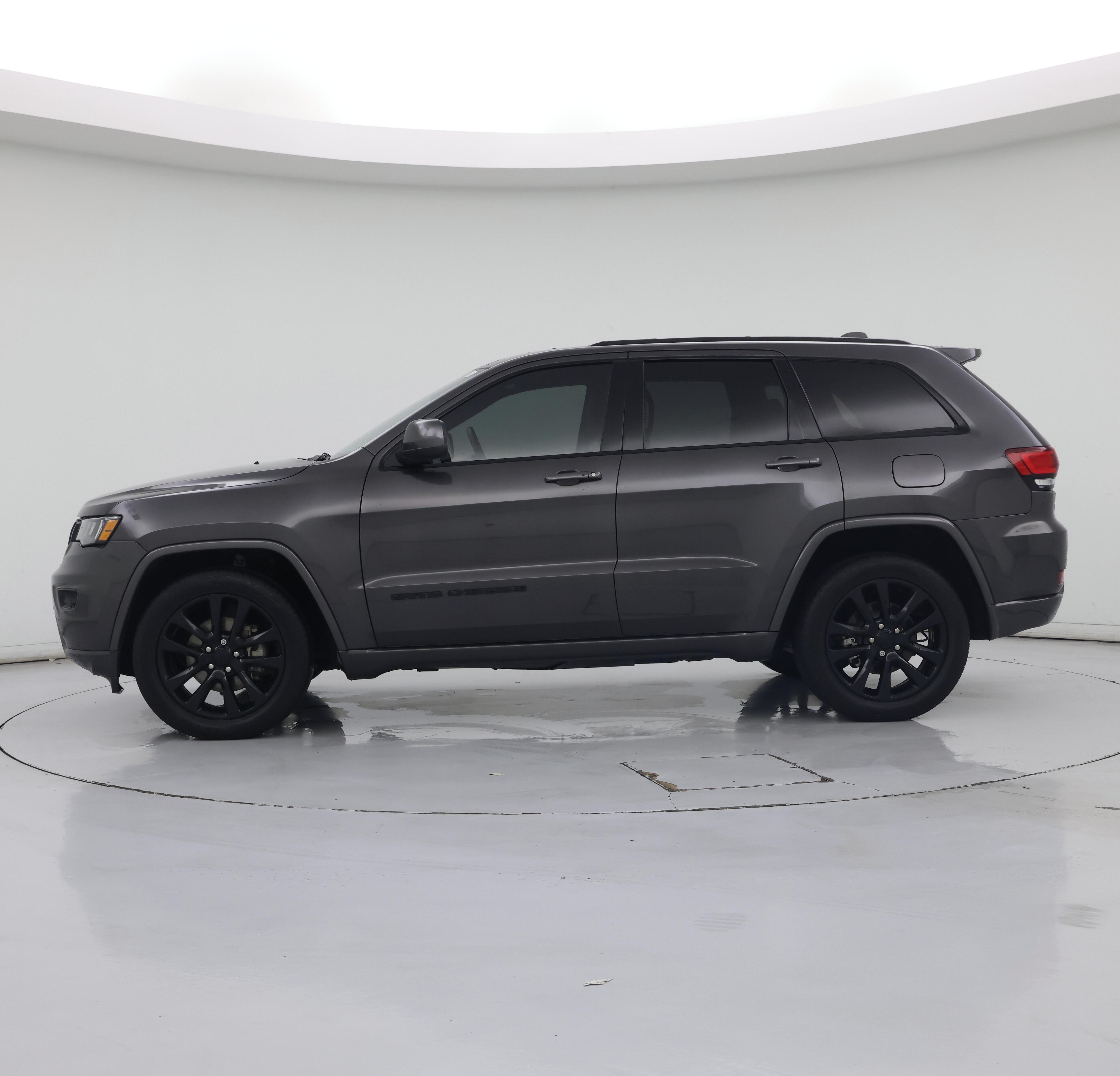 Thumbnail: 2018 Jeep Grand Cherokee - 3
