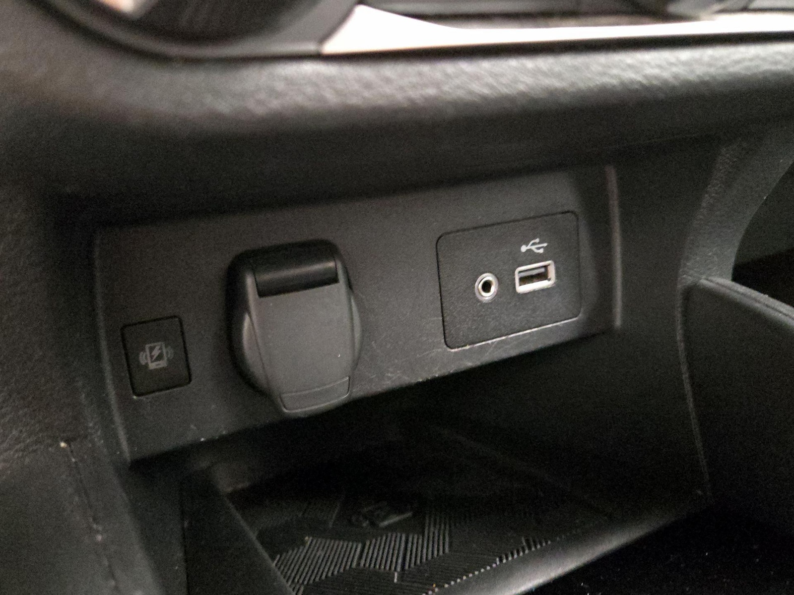 2023 Nissan Versa Sedan SV - Photo 19