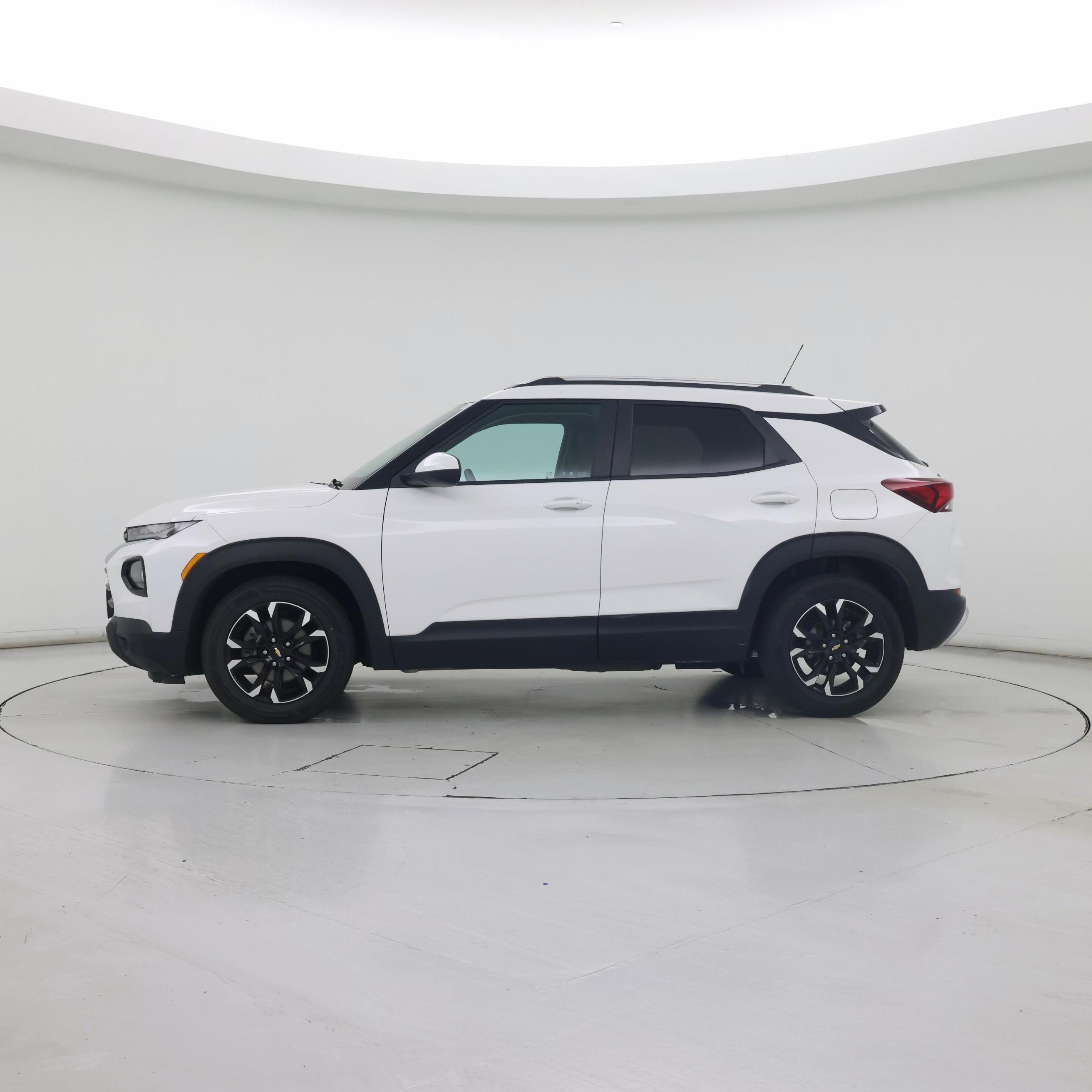 Thumbnail: 2023 Chevrolet TrailBlazer - 3