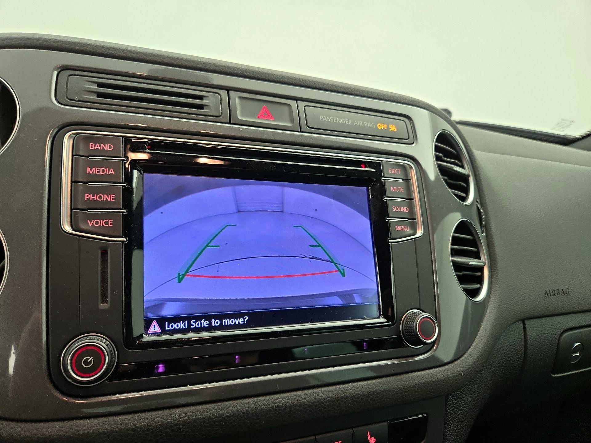 Thumbnail: 2016 Volkswagen Tiguan - 14