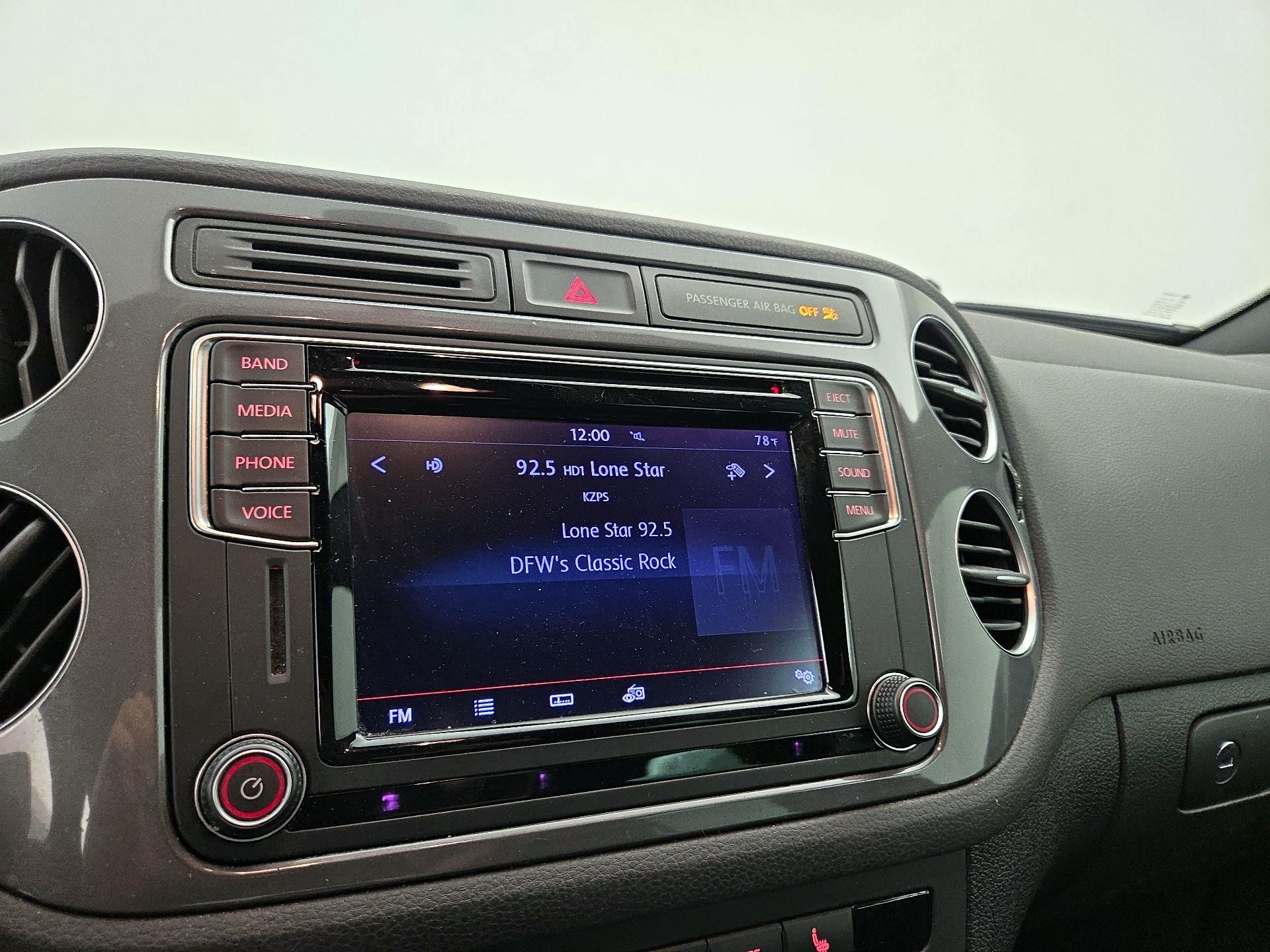 Thumbnail: 2016 Volkswagen Tiguan - 15