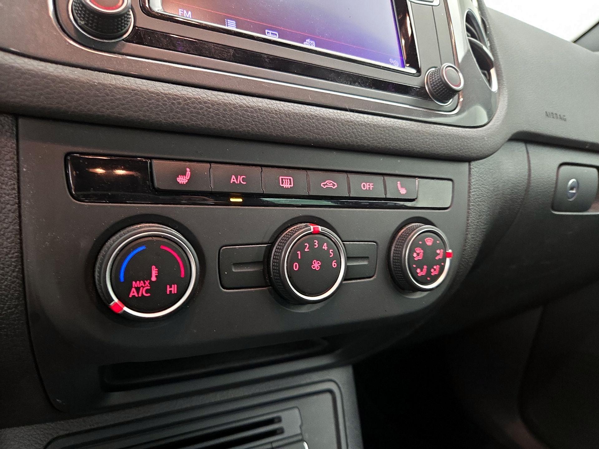 Thumbnail: 2016 Volkswagen Tiguan - 16