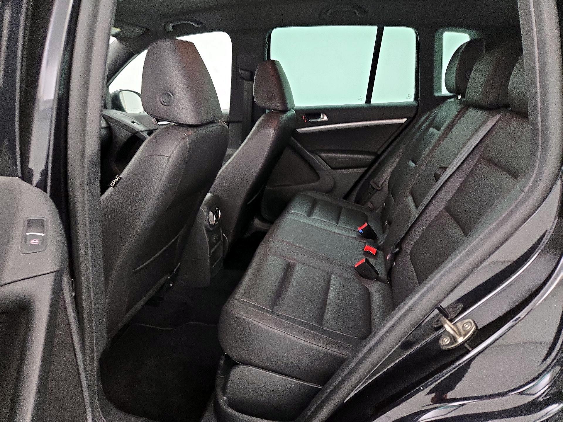 Thumbnail: 2016 Volkswagen Tiguan - 19