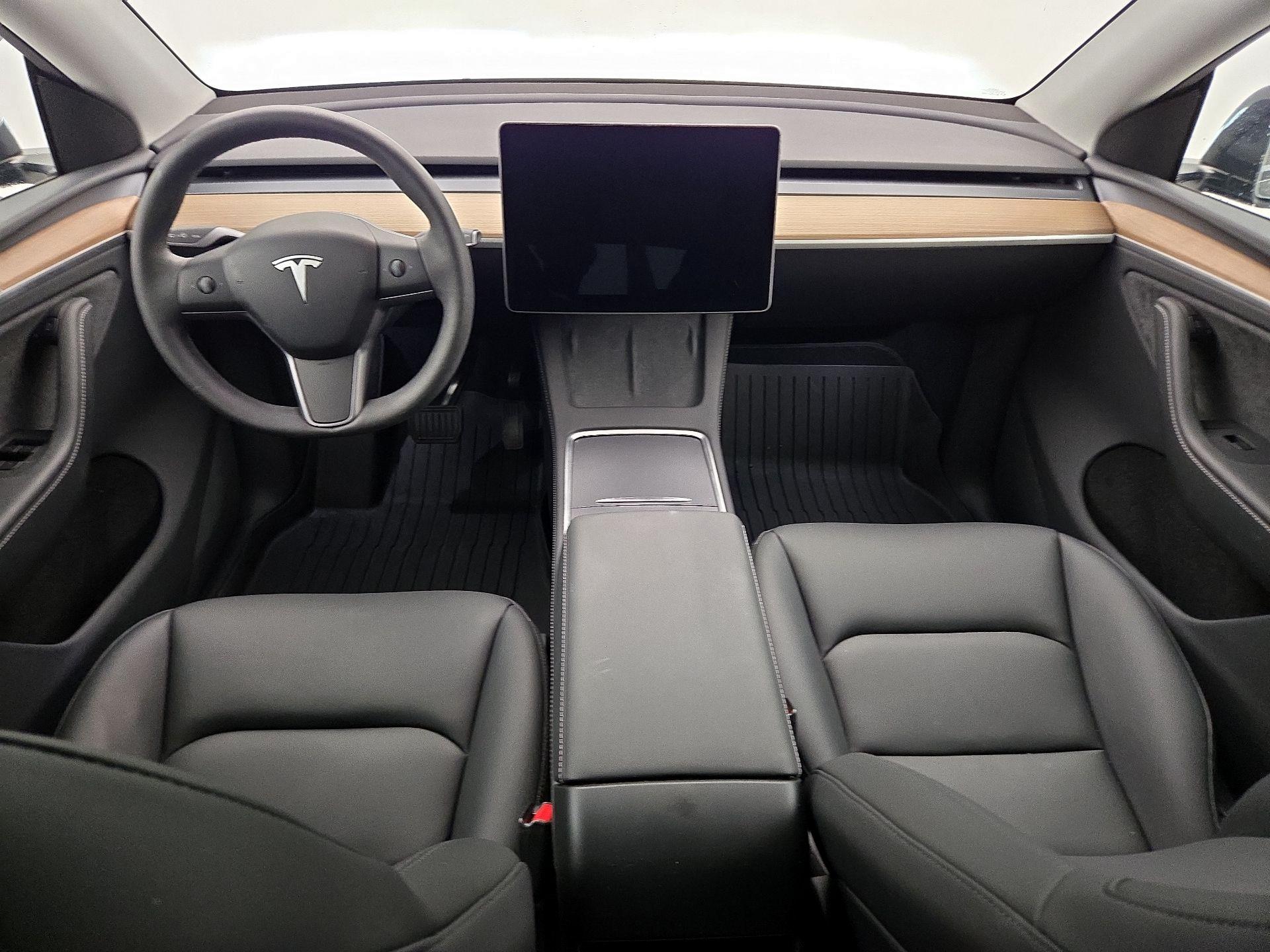 Thumbnail: 2025 Tesla Model Y - 9
