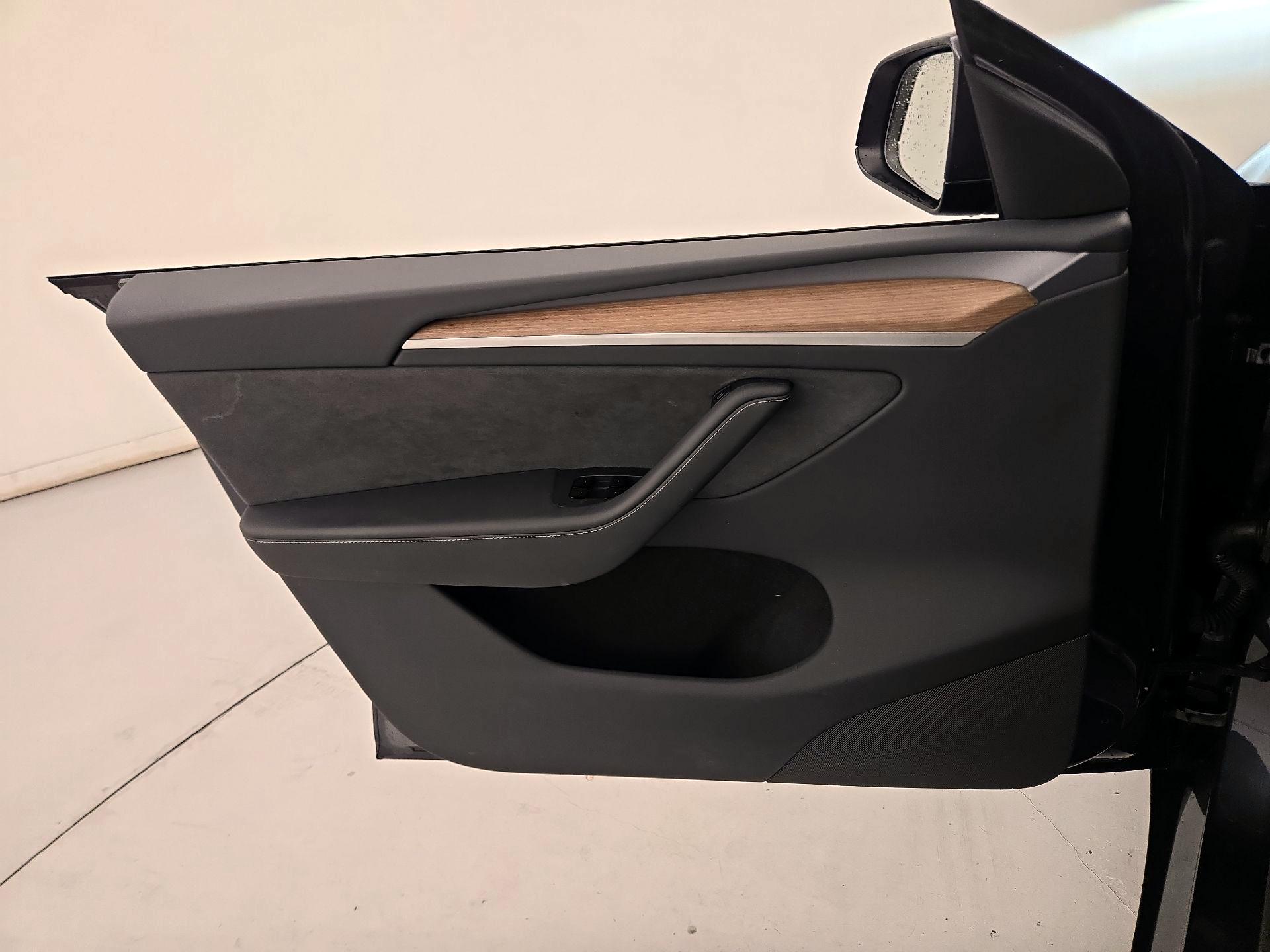 Thumbnail: 2025 Tesla Model Y - 12