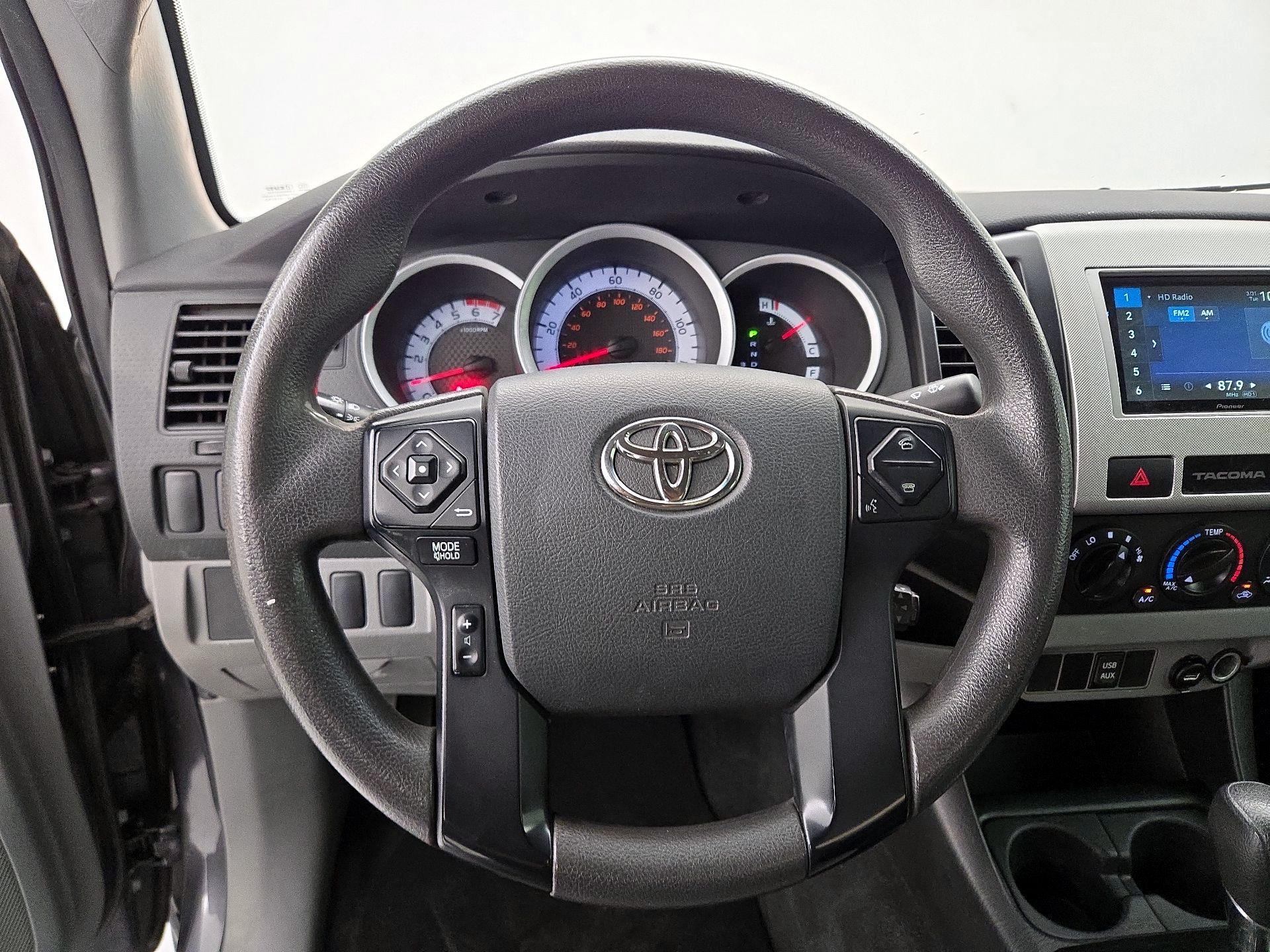 Thumbnail: 2015 Toyota Tacoma - 10