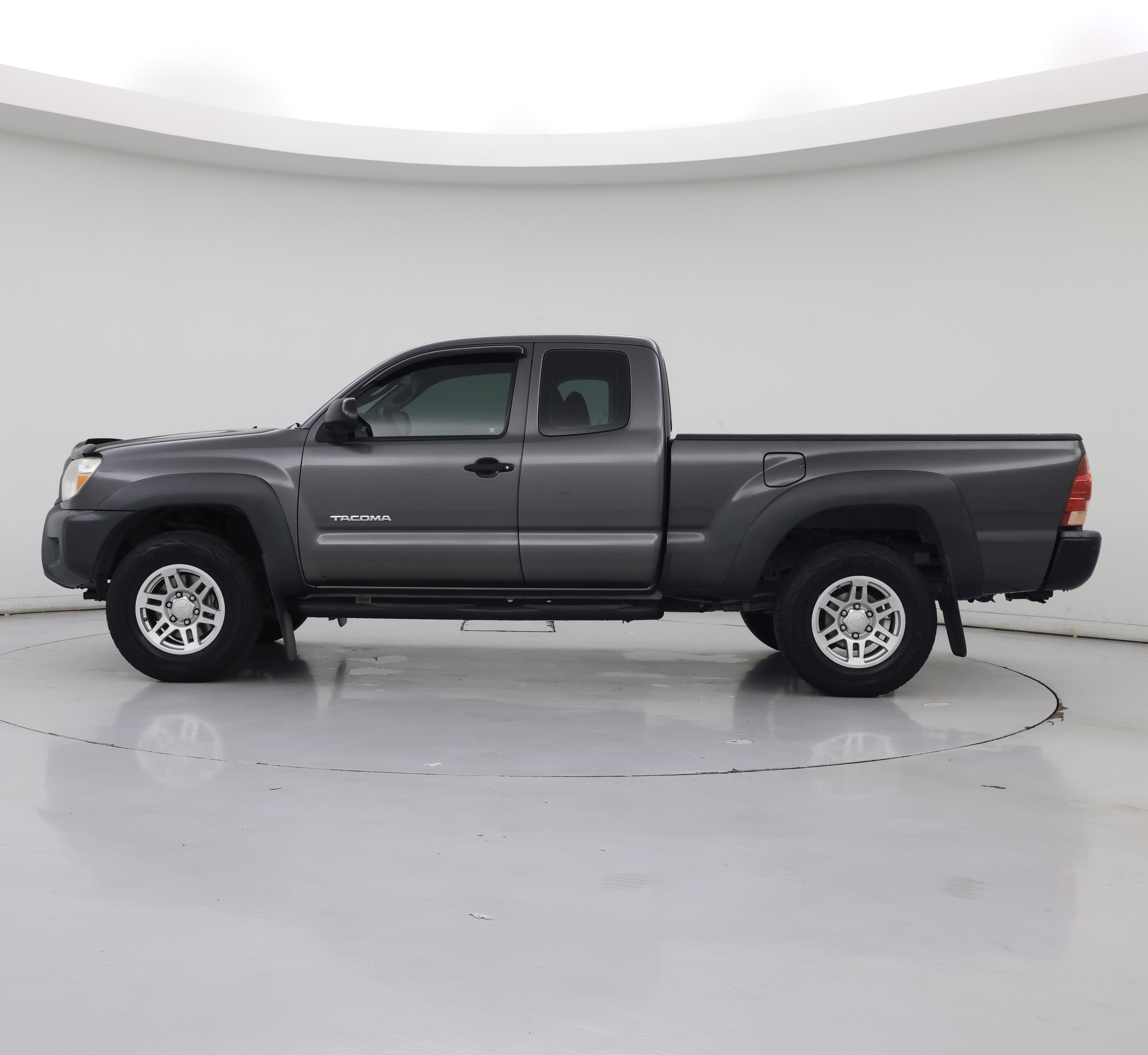 Thumbnail: 2015 Toyota Tacoma - 3
