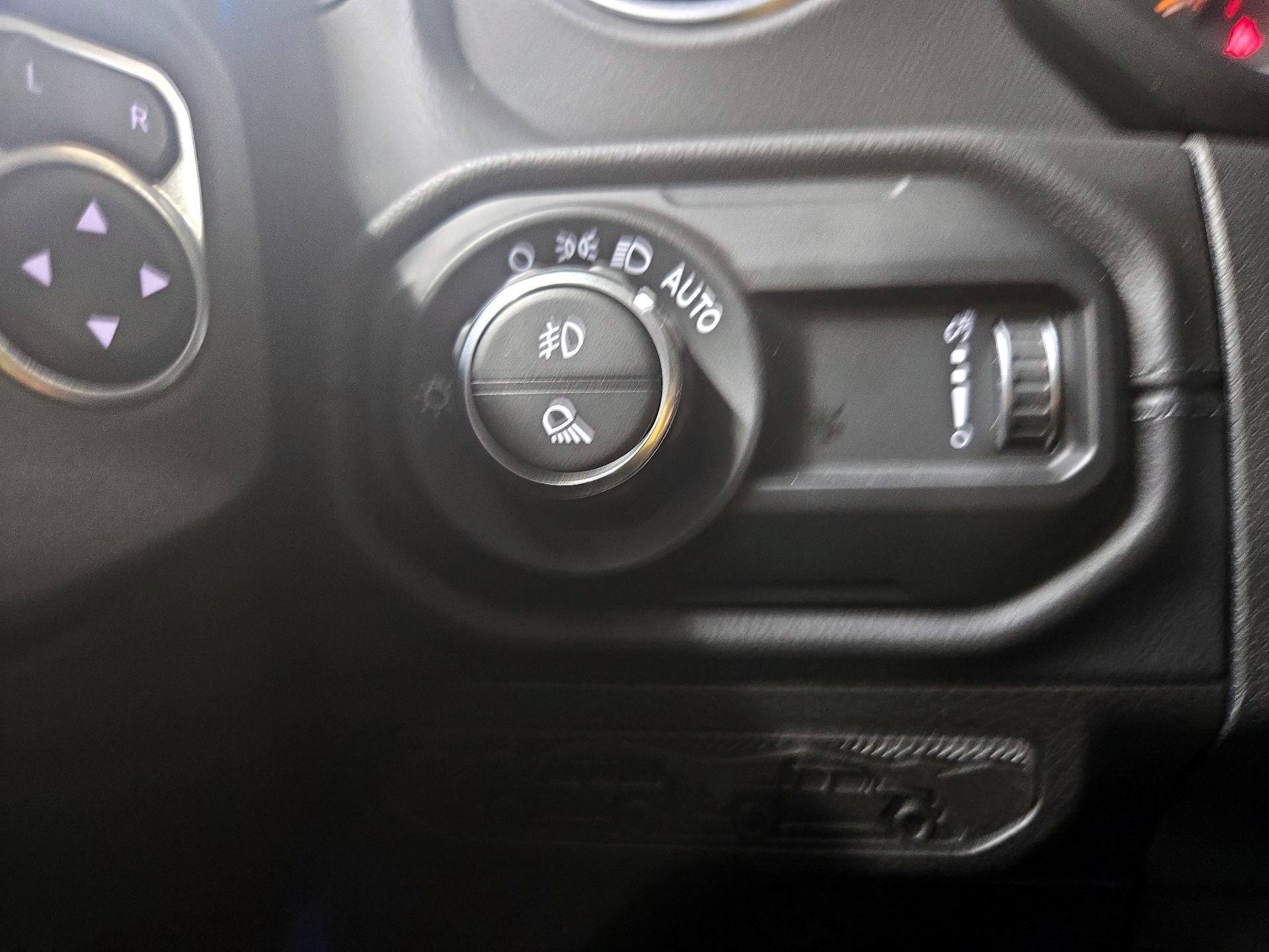 Thumbnail: 2025 Jeep Gladiator - 13