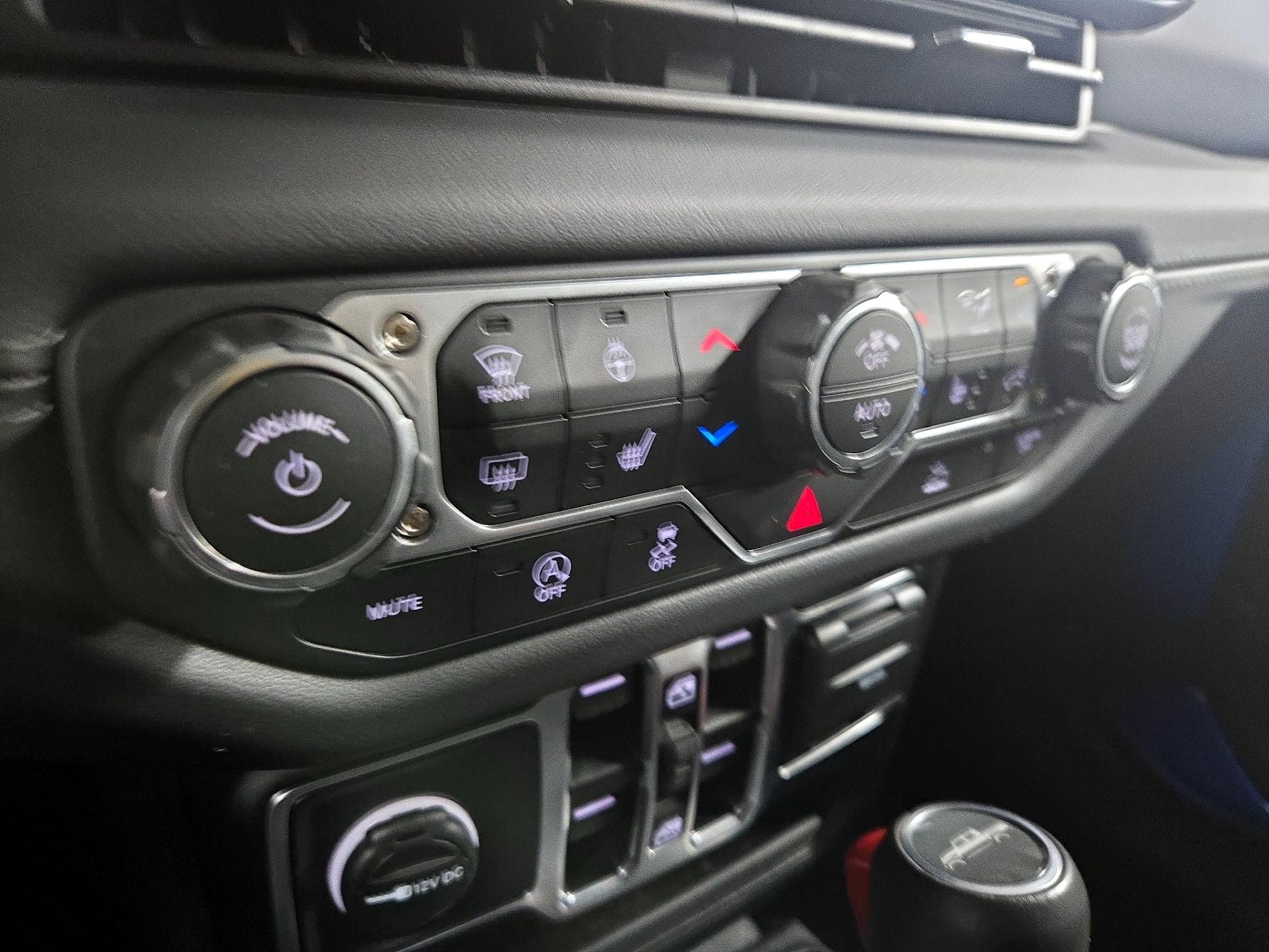 Thumbnail: 2025 Jeep Gladiator - 17