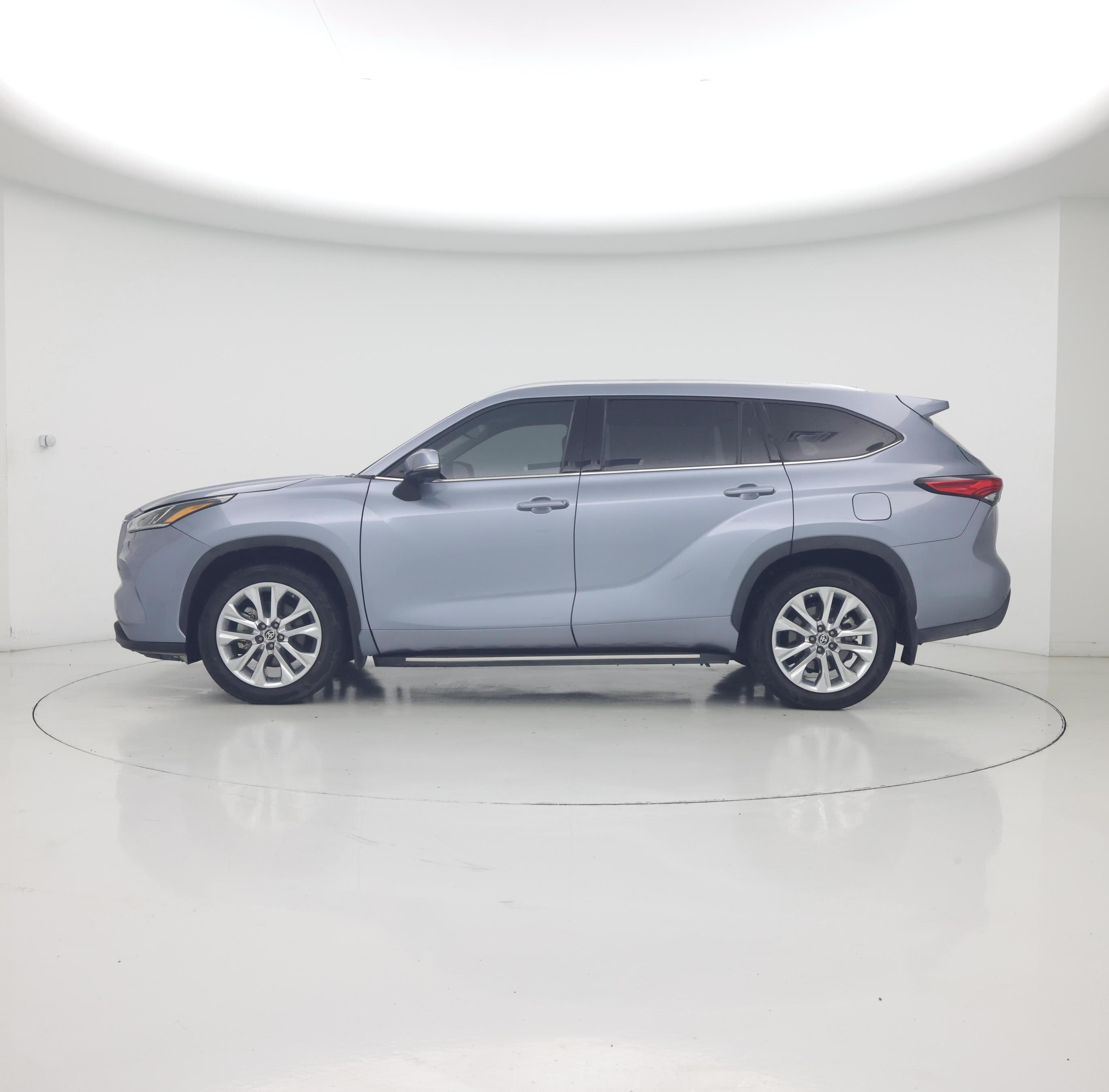 Thumbnail: 2022 Toyota Highlander - 3