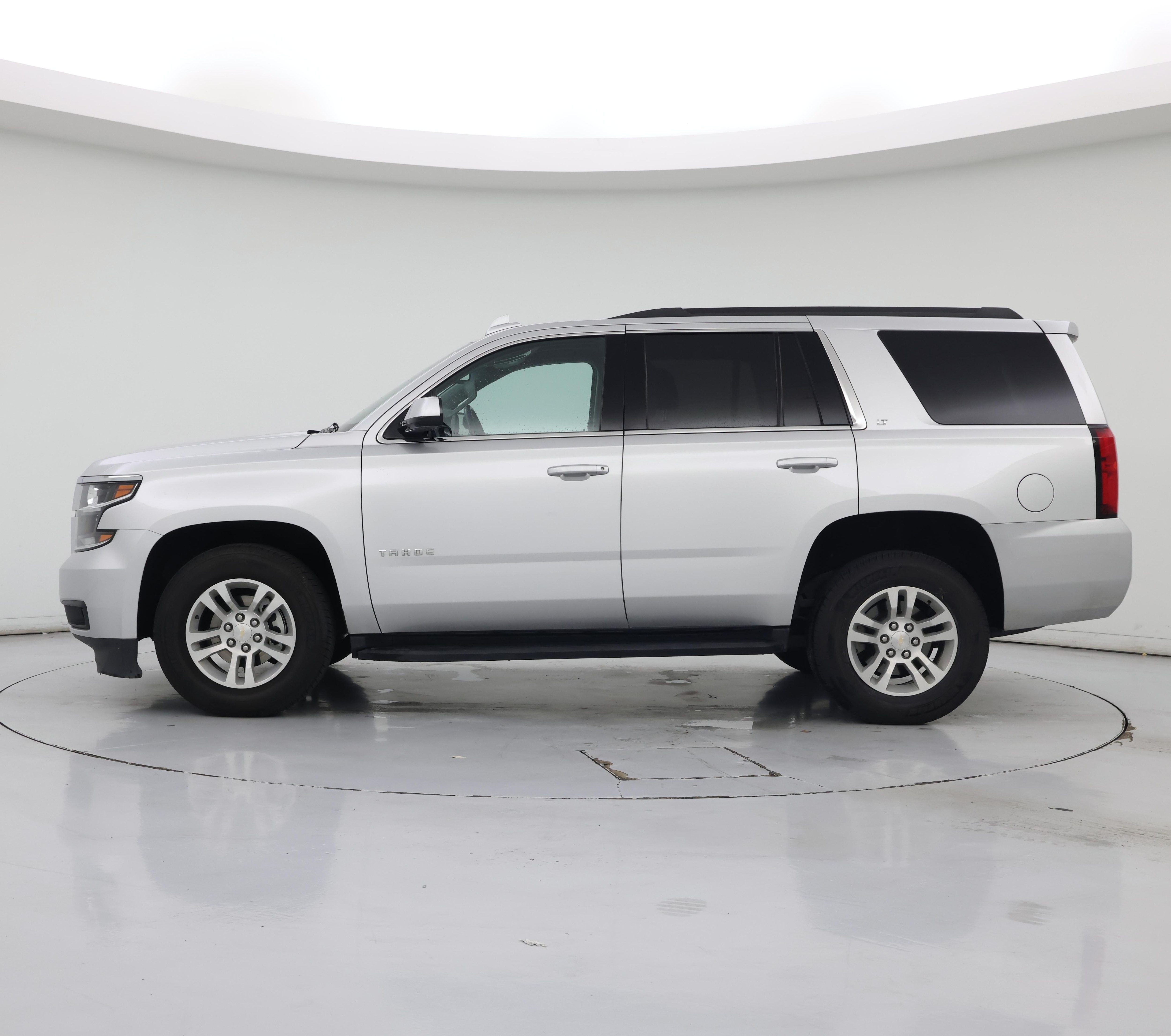 Thumbnail: 2019 Chevrolet Tahoe - 3