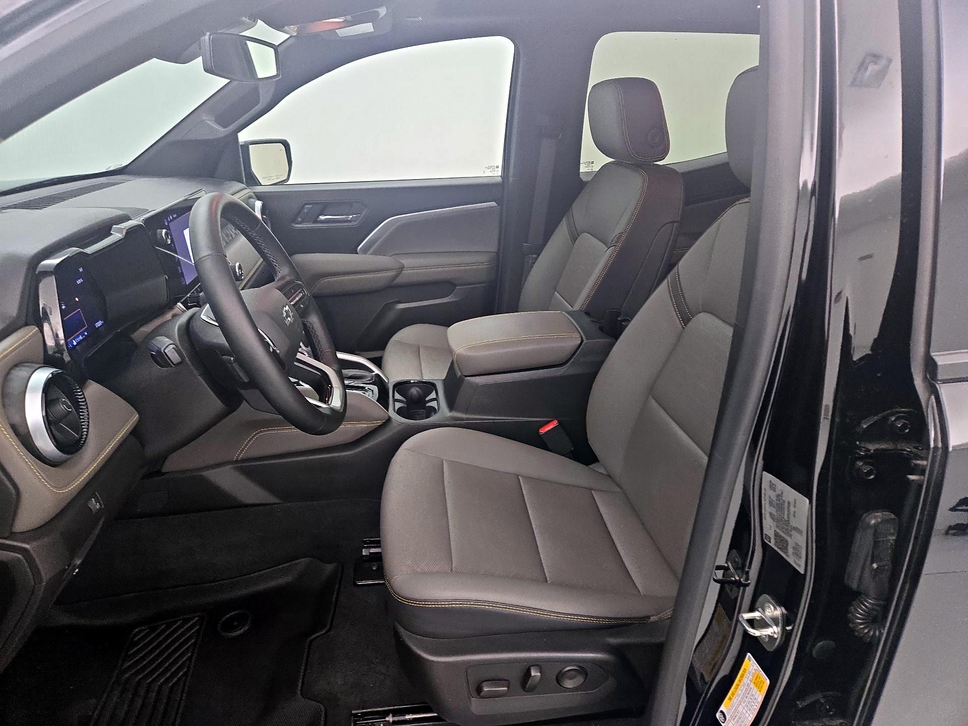 Thumbnail: 2023 Chevrolet Colorado - 11