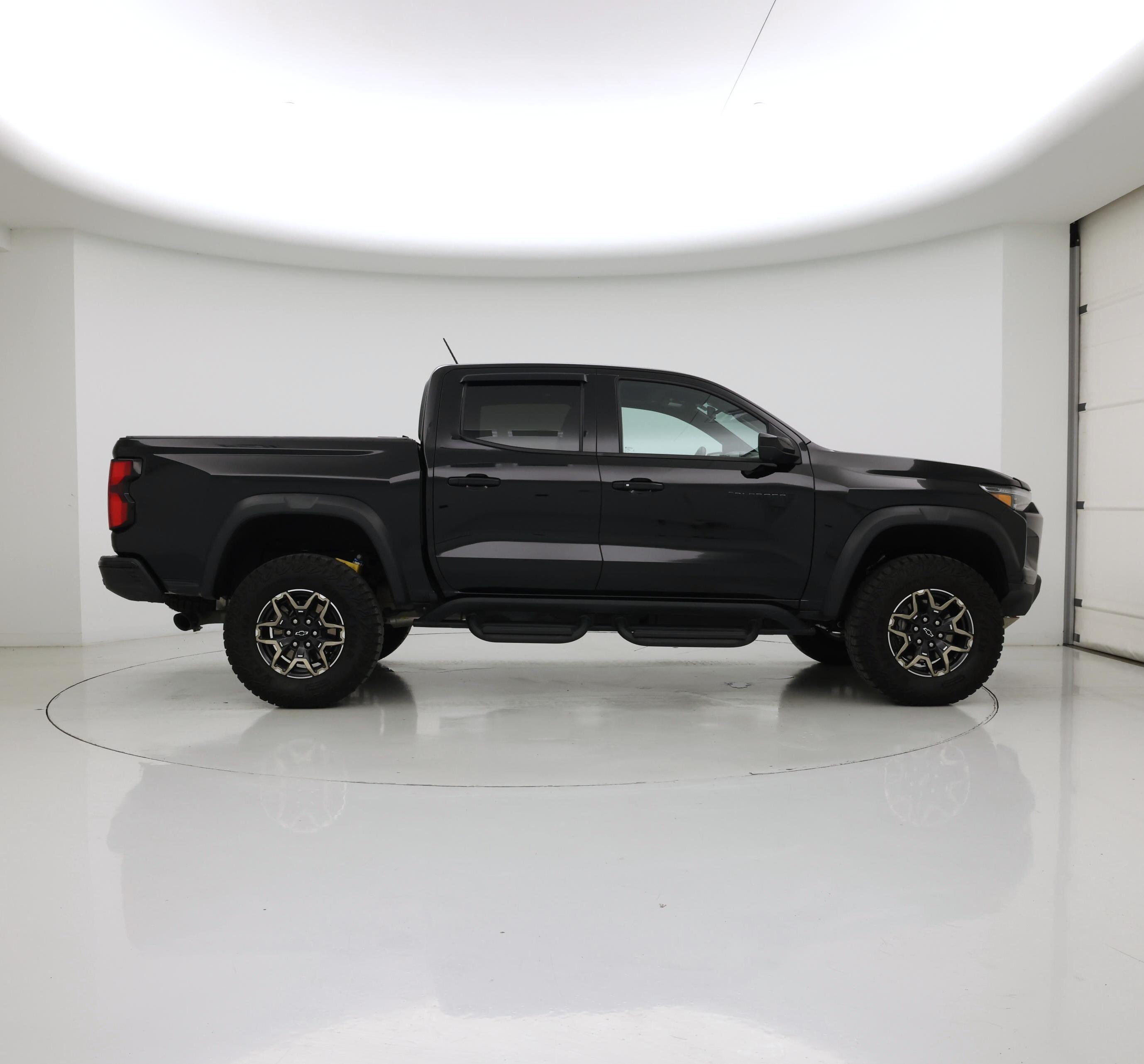 Thumbnail: 2023 Chevrolet Colorado - 7