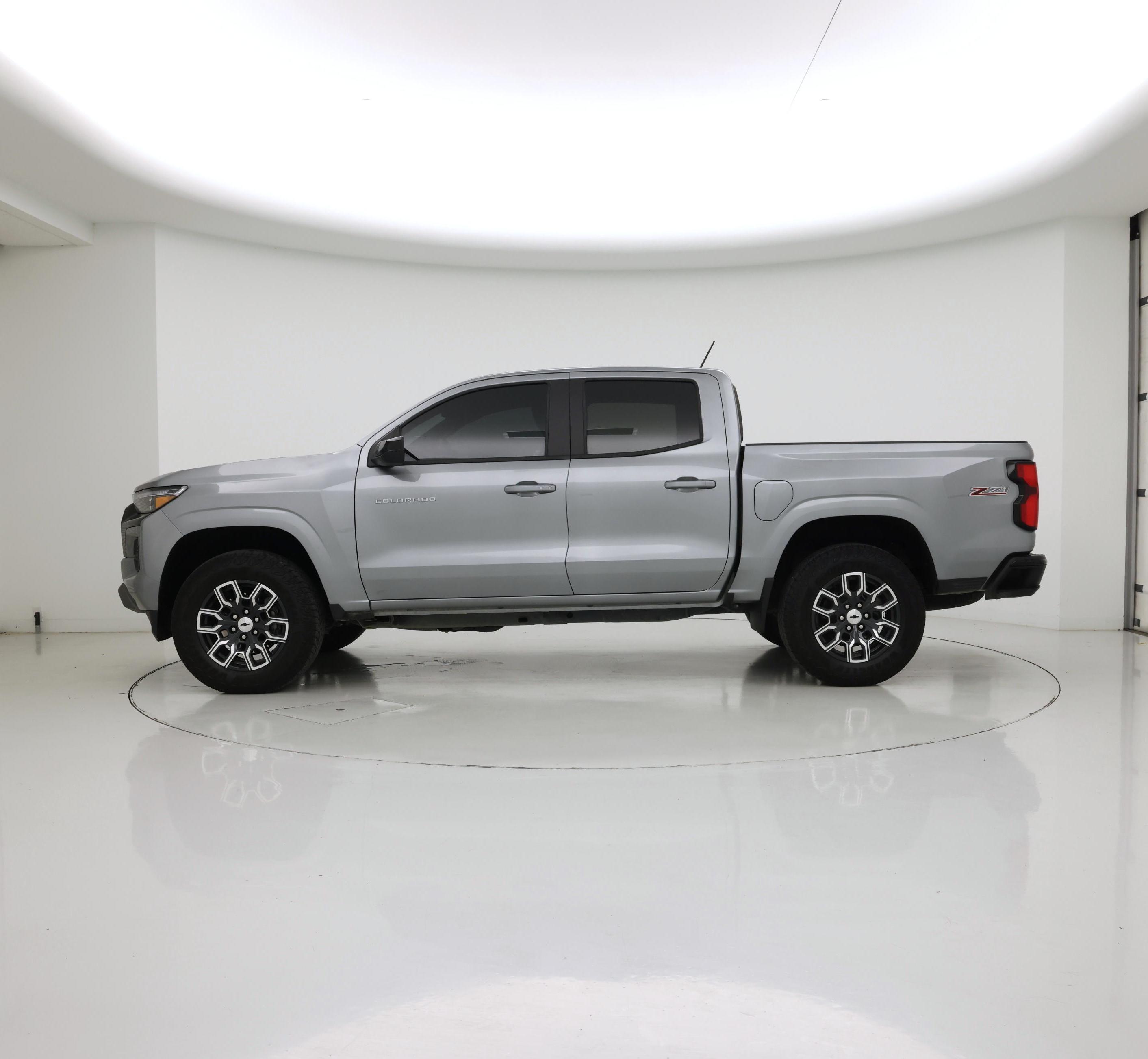 Thumbnail: 2023 Chevrolet Colorado - 3