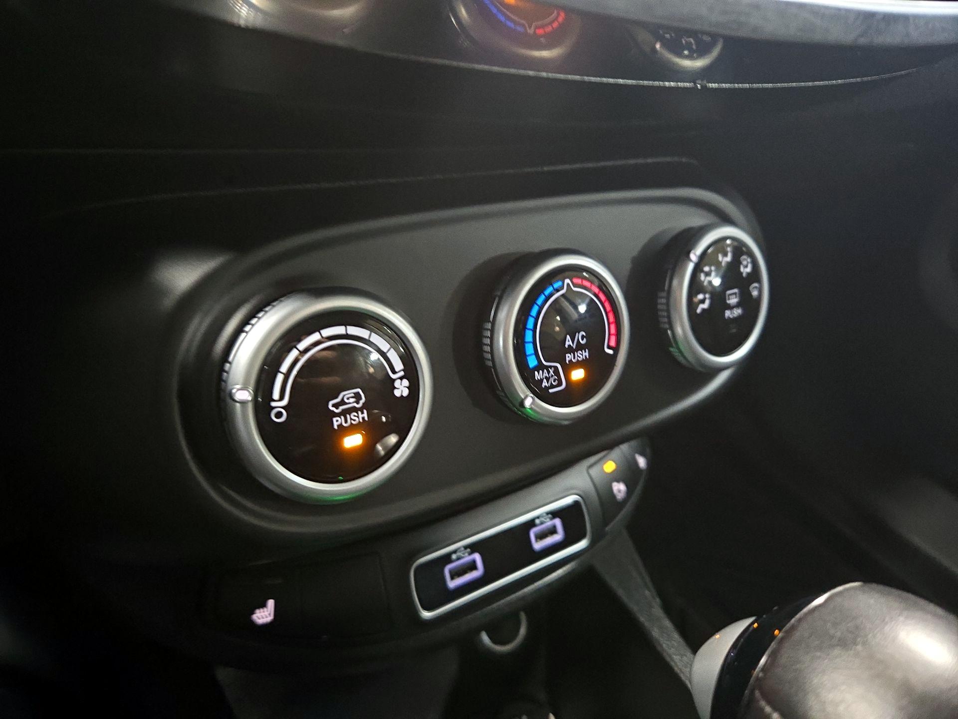 Thumbnail: 2023 Fiat 500X - 16