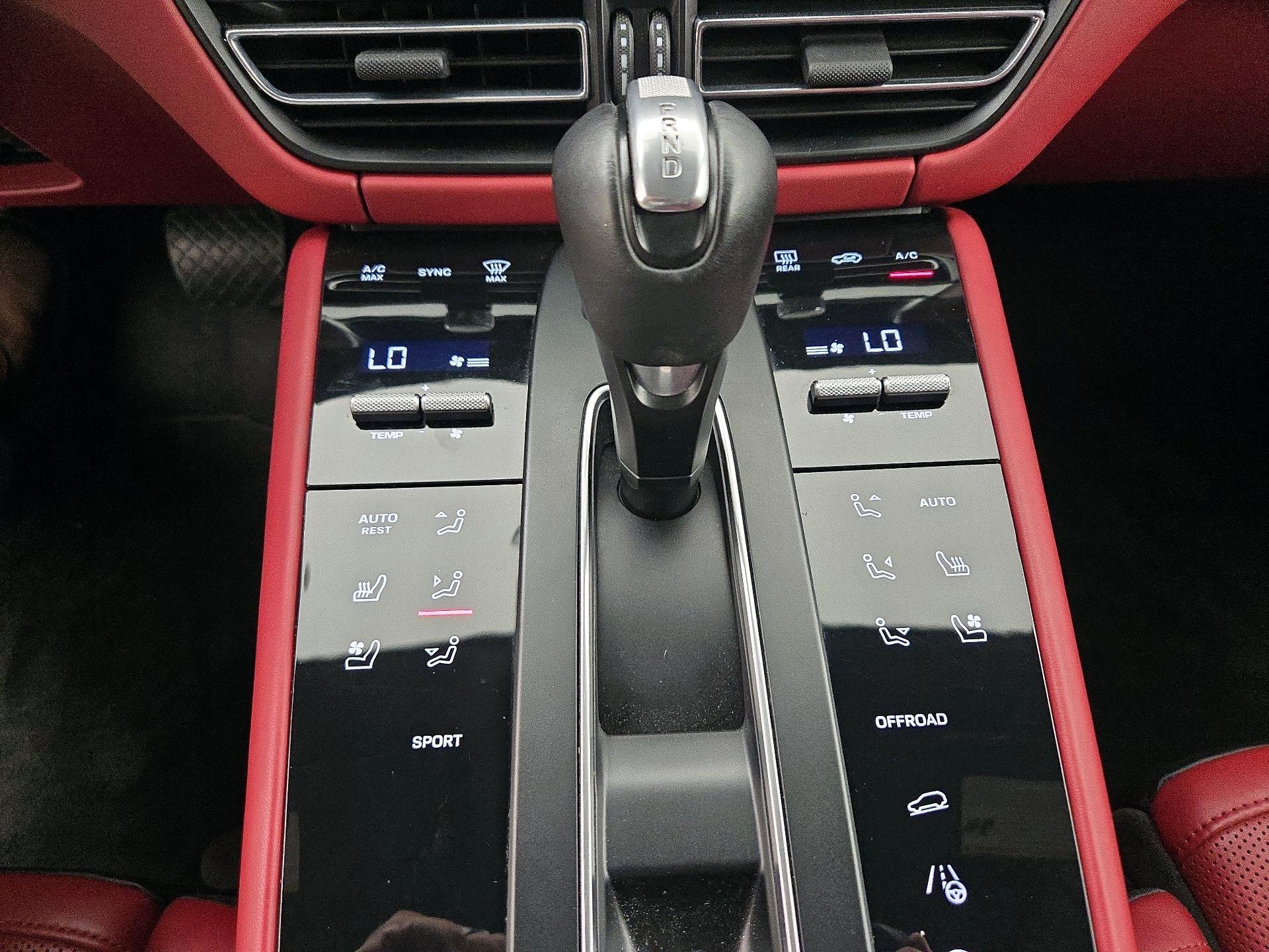 Thumbnail: 2023 Porsche Macan - 18