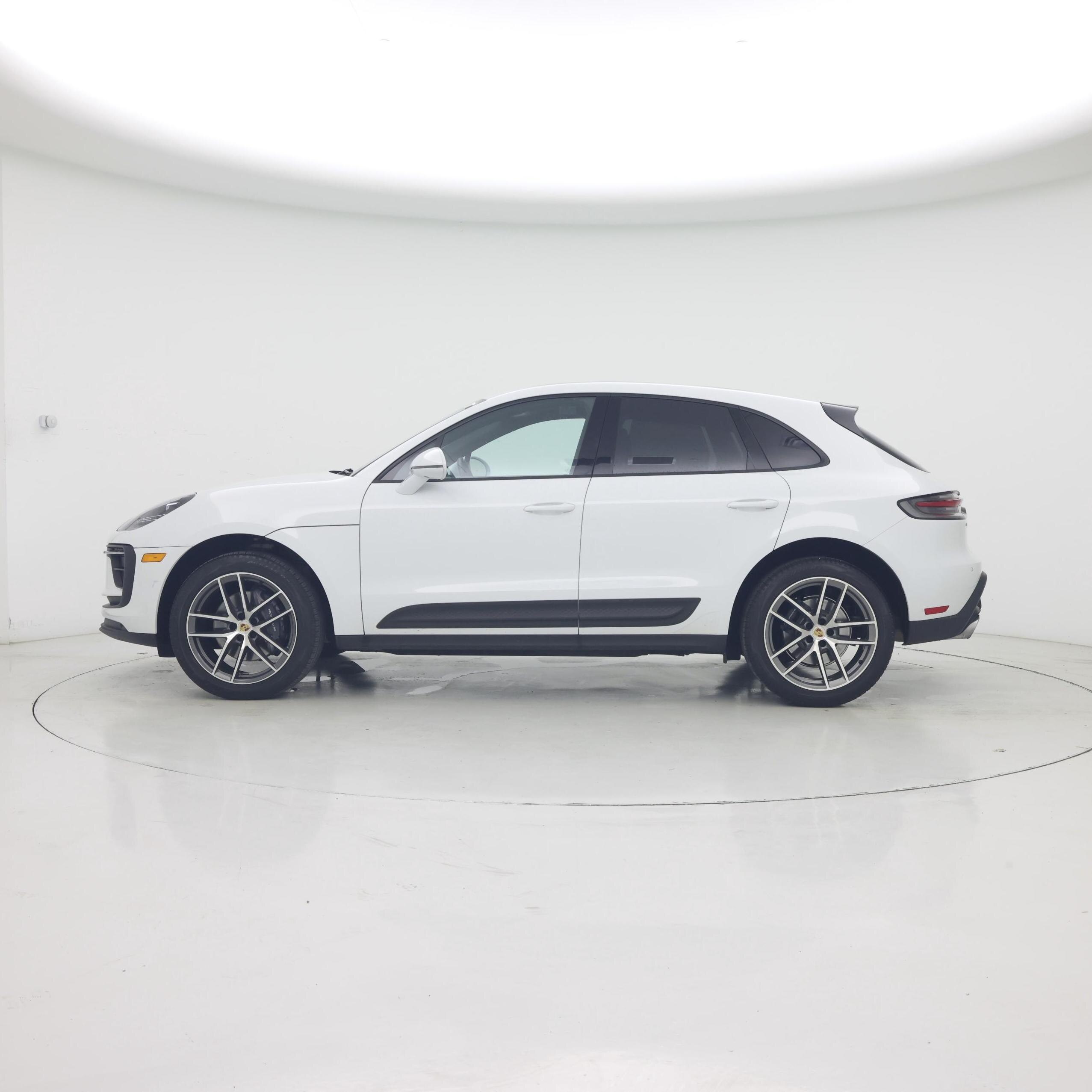 Thumbnail: 2023 Porsche Macan - 3