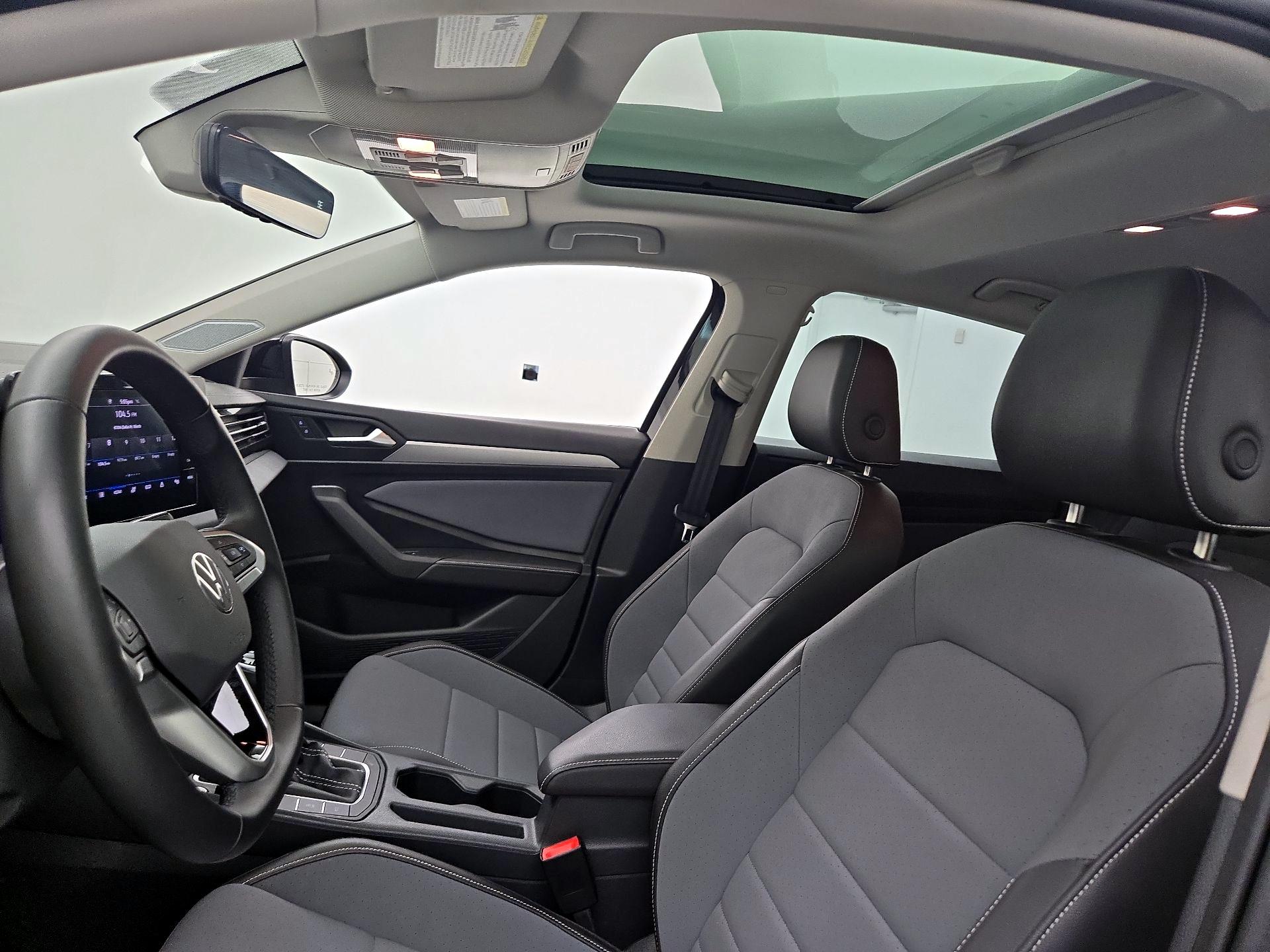 Thumbnail: 2025 Volkswagen Jetta - 18