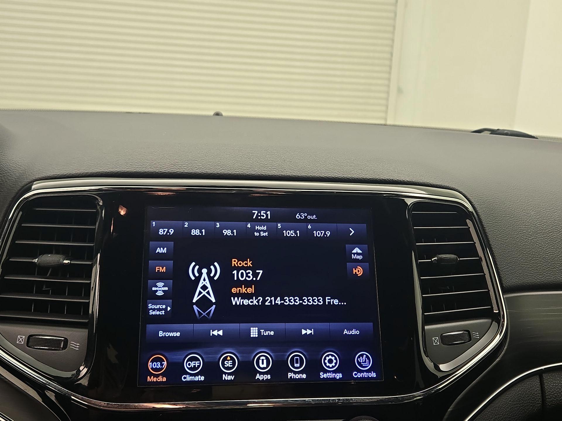 Thumbnail: 2020 Jeep Grand Cherokee - 16