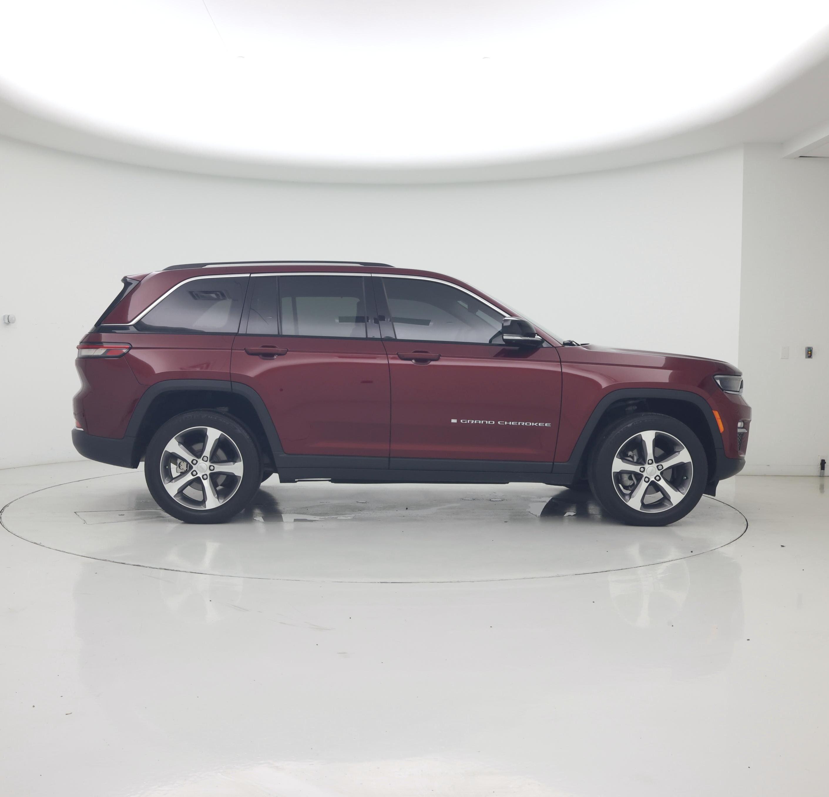 Thumbnail: 2023 Jeep Grand Cherokee - 7