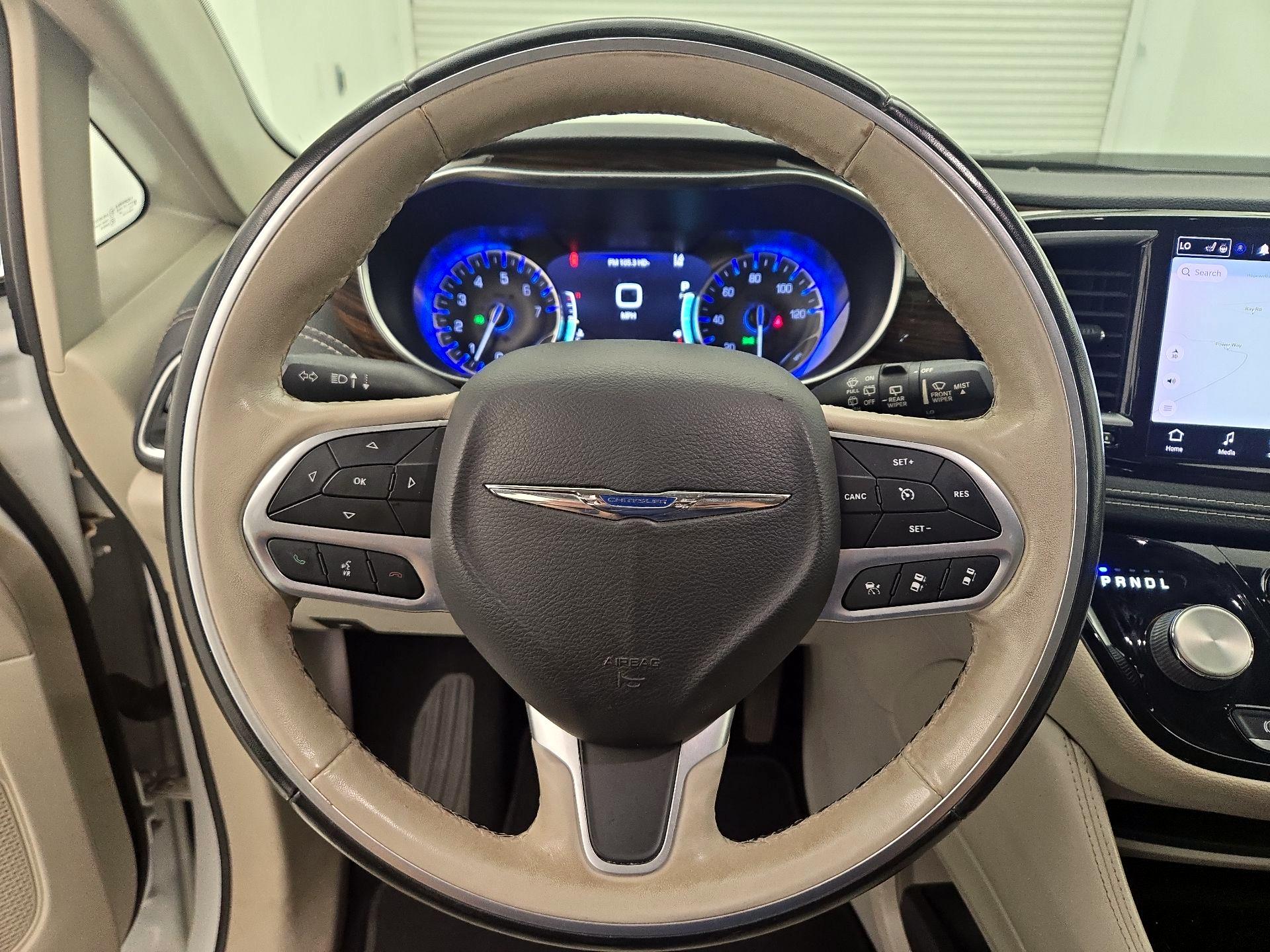 Thumbnail: 2021 Chrysler Pacifica - 10