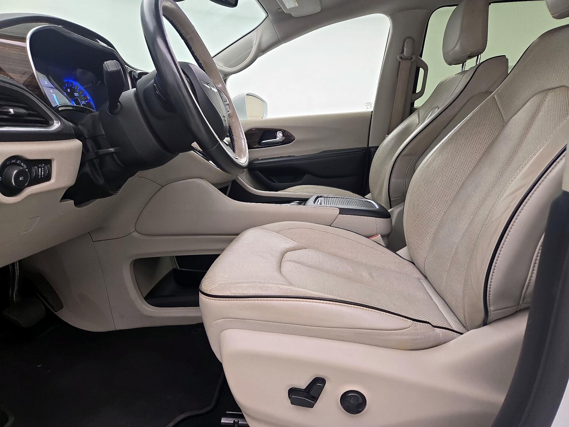 Thumbnail: 2021 Chrysler Pacifica - 11