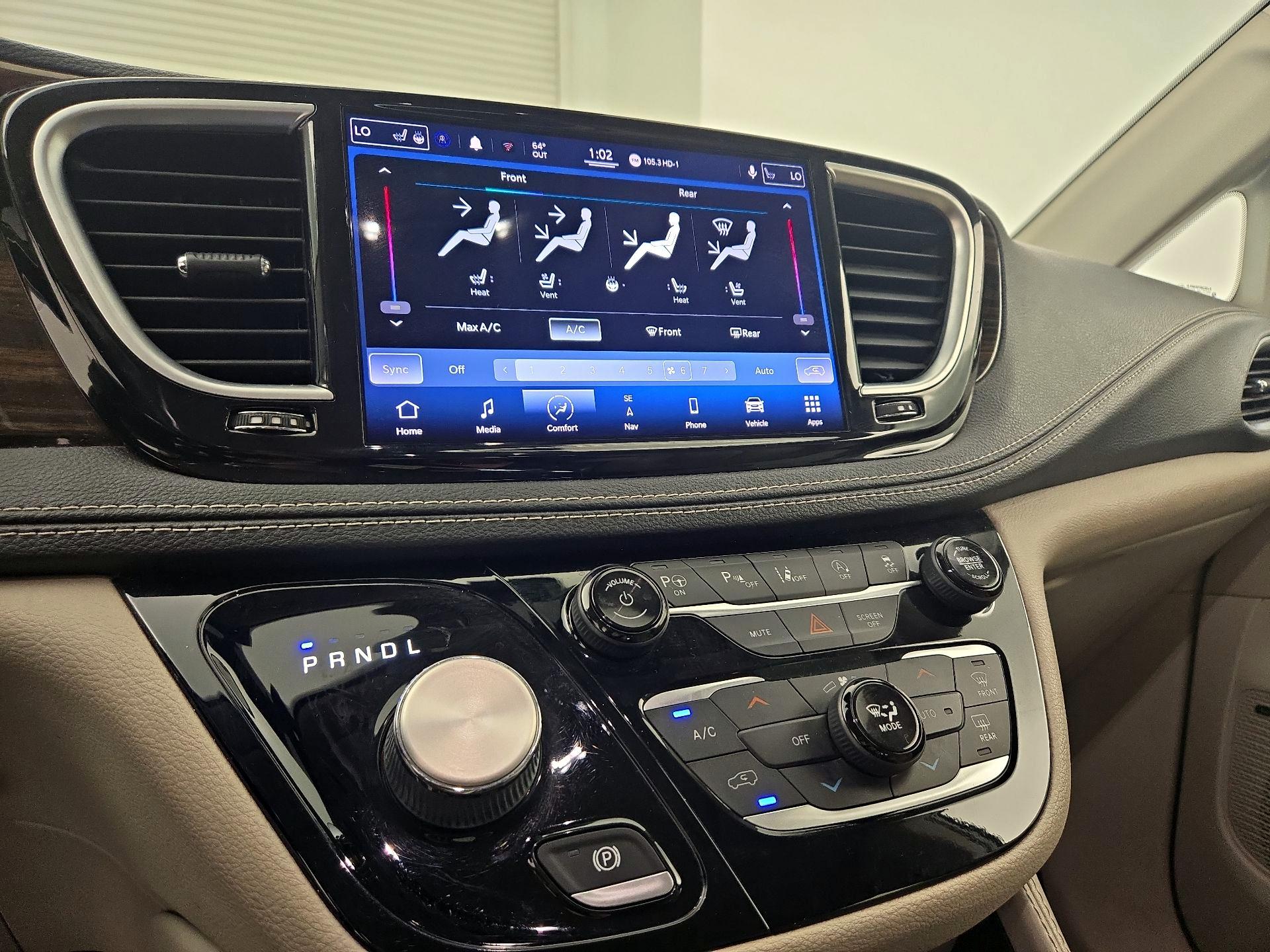 Thumbnail: 2021 Chrysler Pacifica - 17