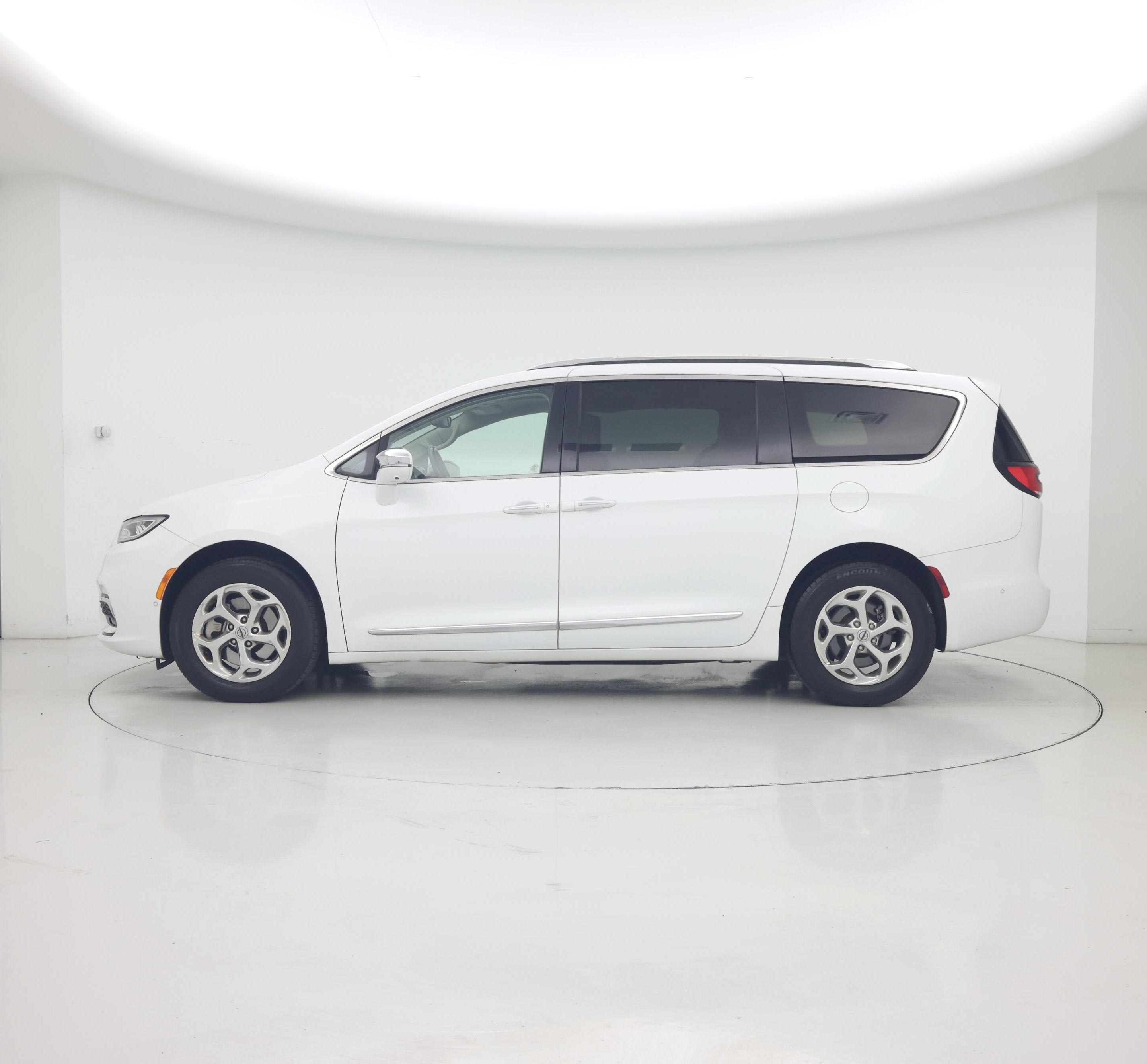 Thumbnail: 2021 Chrysler Pacifica - 3