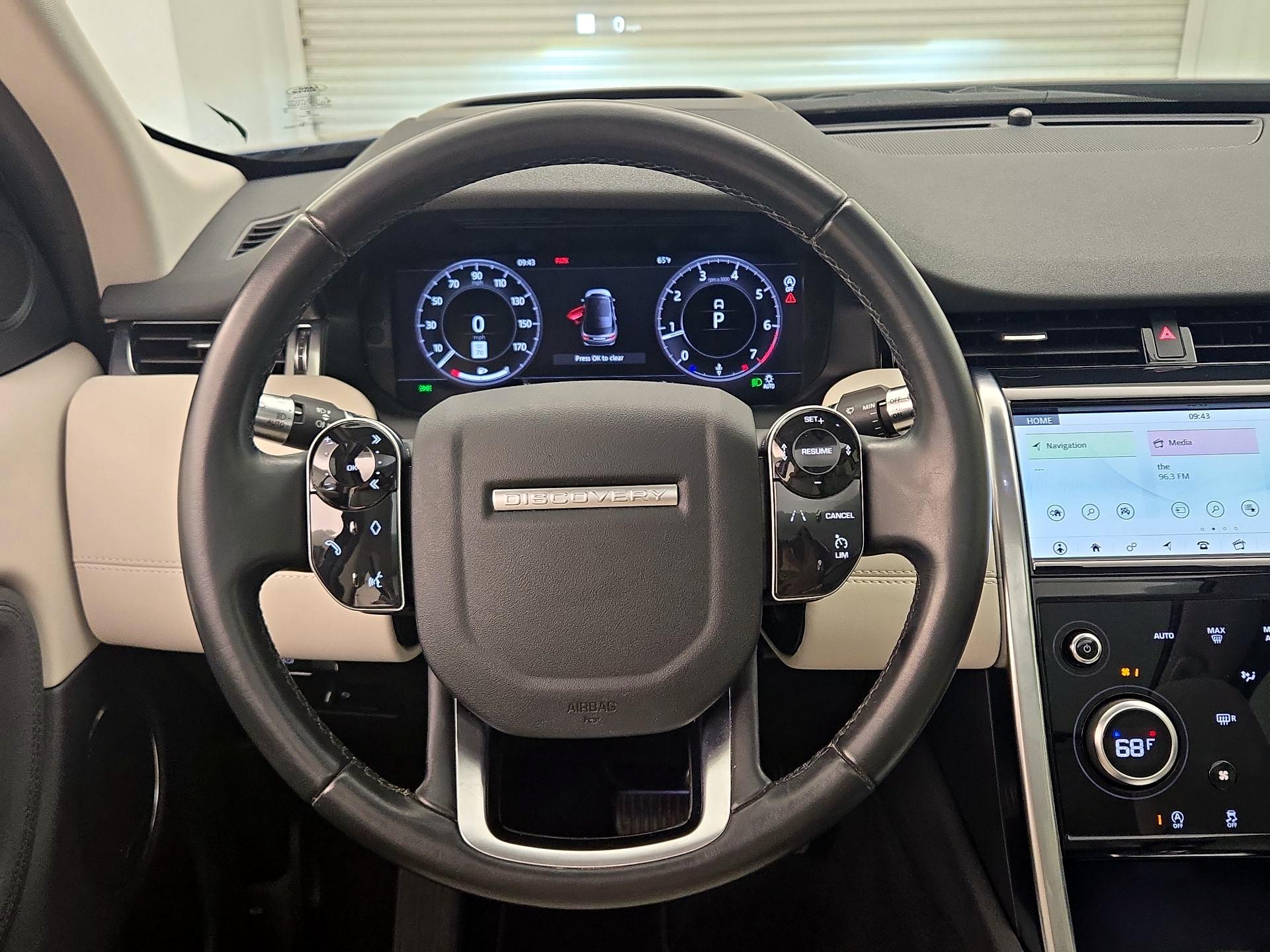 Thumbnail: 2020 Land Rover Discovery Sport - 10