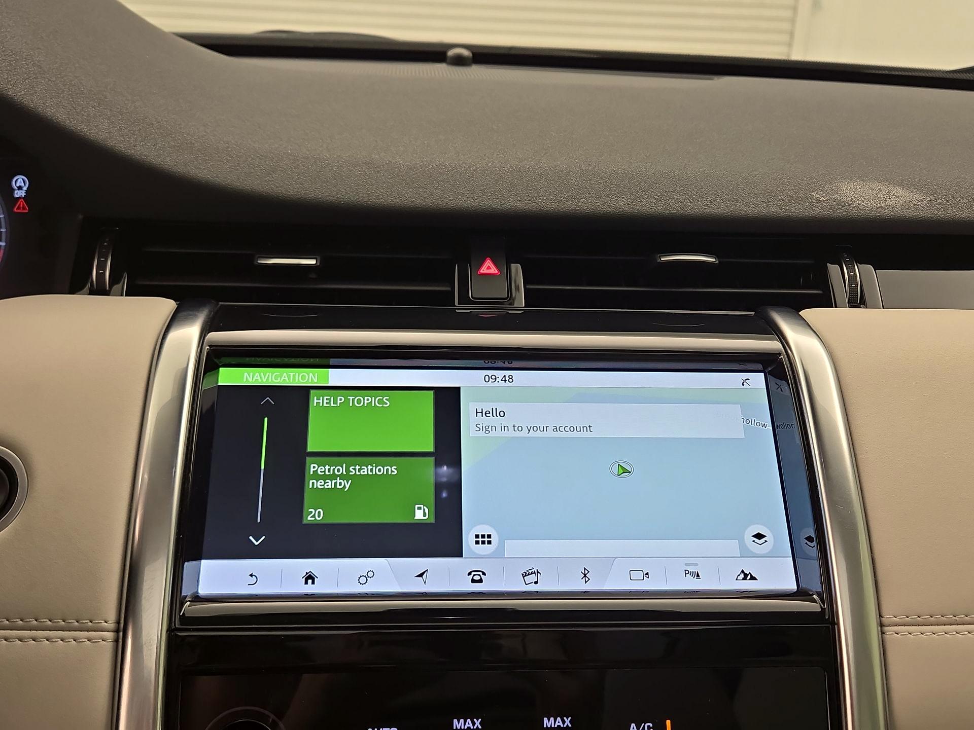 Thumbnail: 2020 Land Rover Discovery Sport - 14