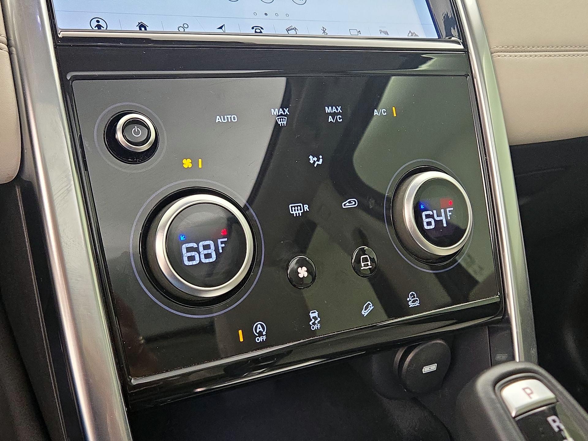 Thumbnail: 2020 Land Rover Discovery Sport - 17