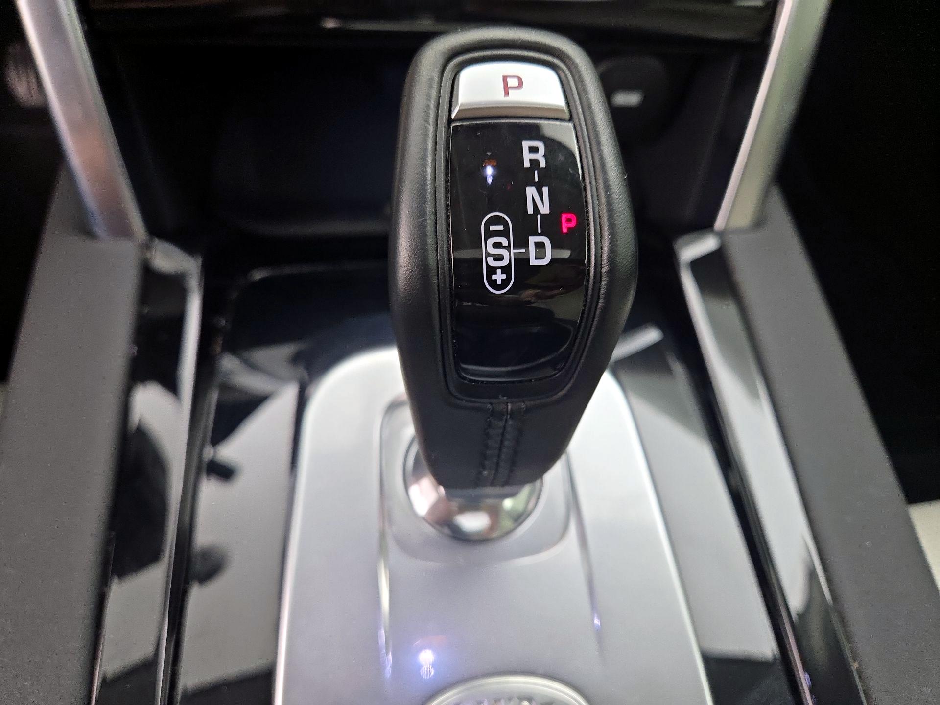 Thumbnail: 2020 Land Rover Discovery Sport - 18