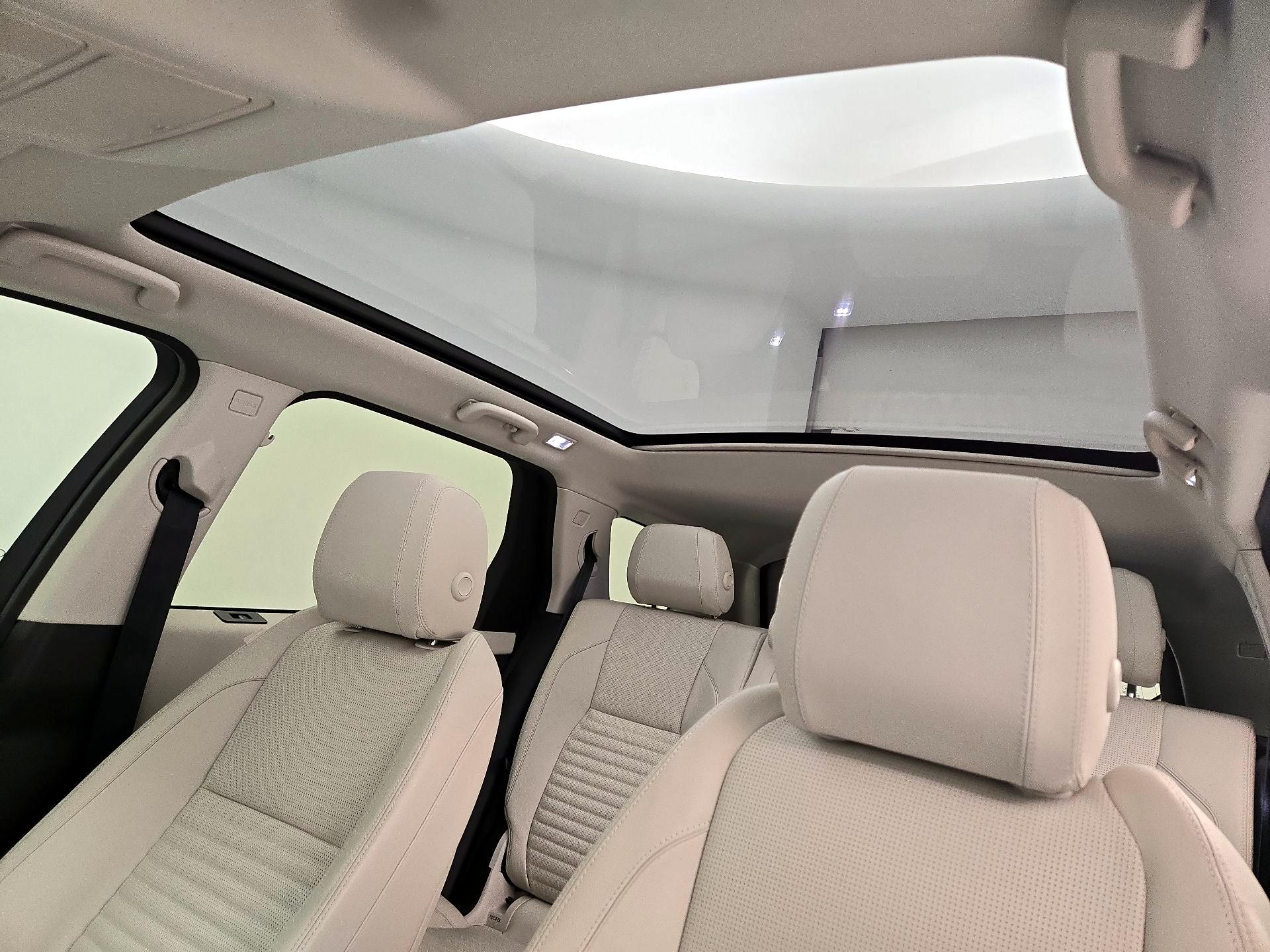 Thumbnail: 2020 Land Rover Discovery Sport - 20