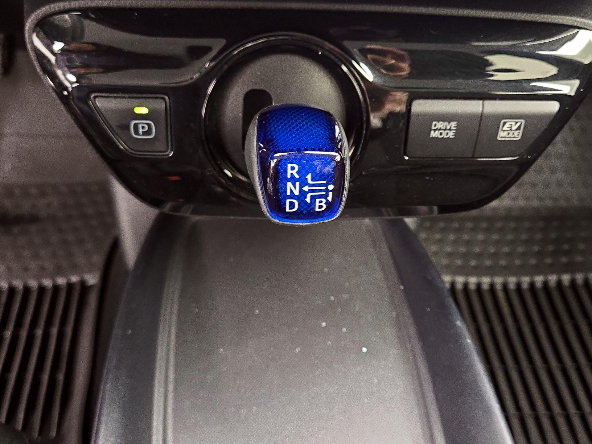 Thumbnail: 2022 Toyota Prius - 17