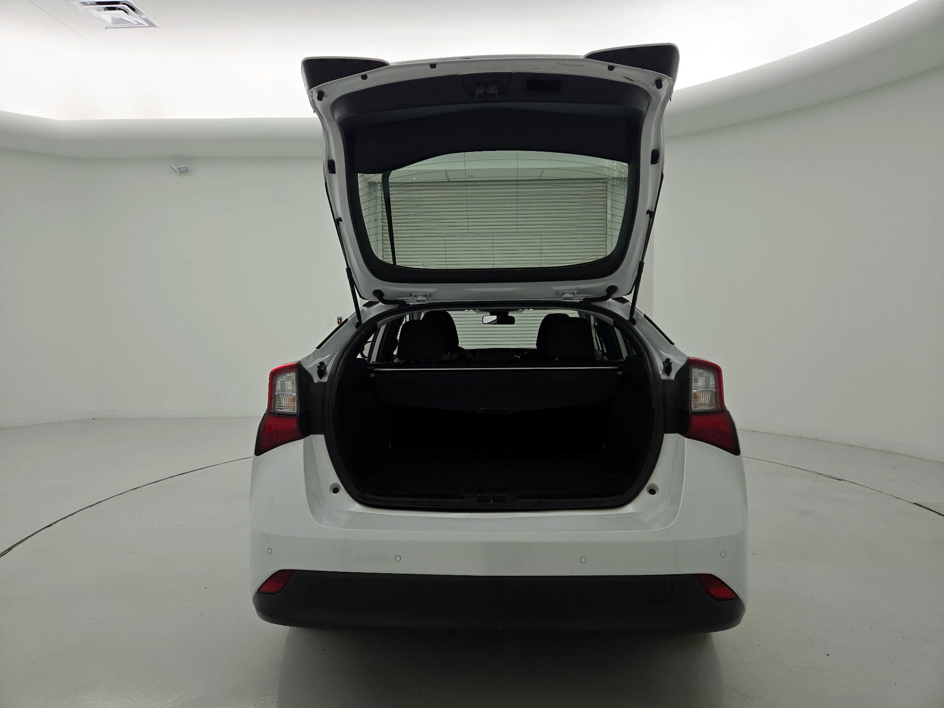 Thumbnail: 2022 Toyota Prius - 19