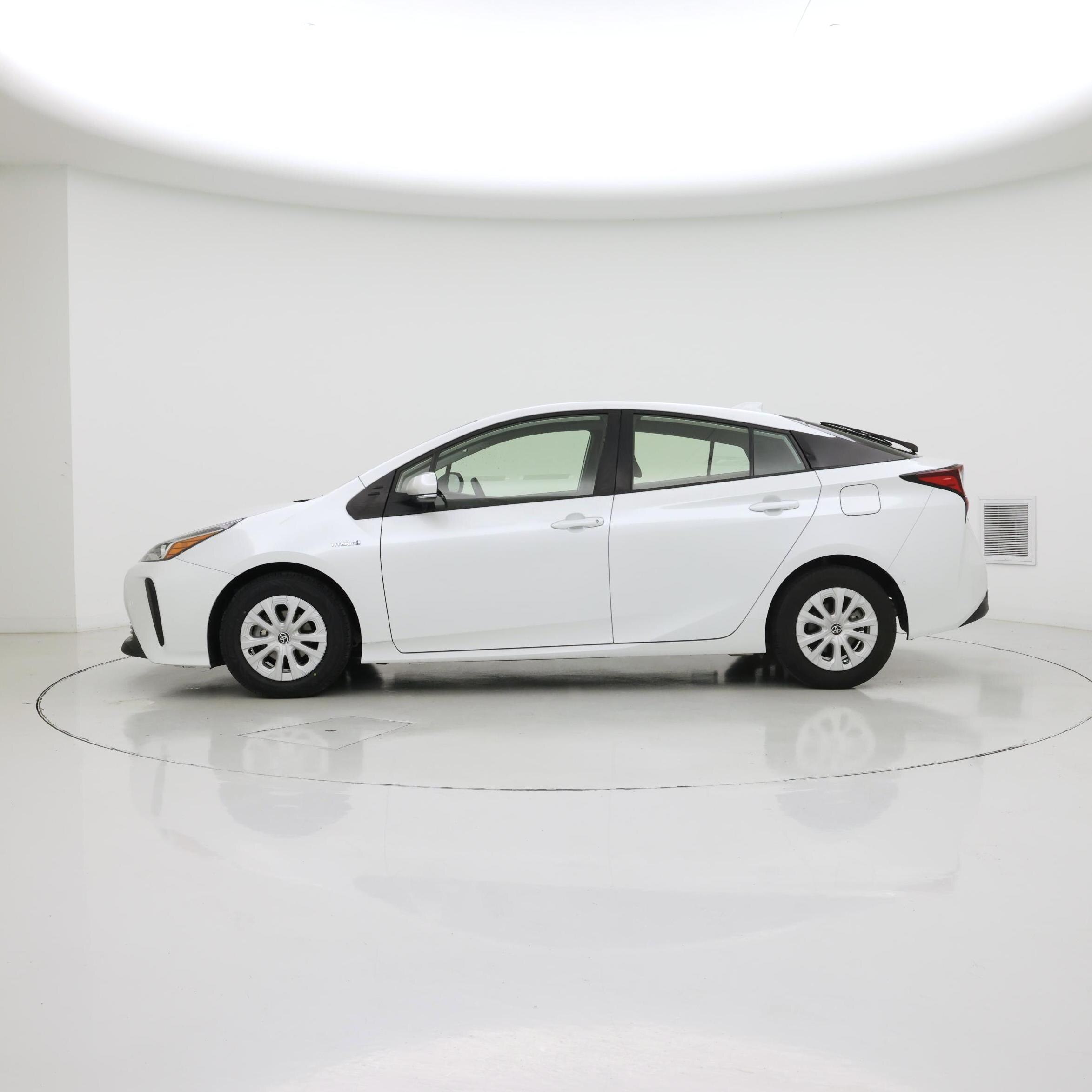 Thumbnail: 2022 Toyota Prius - 3