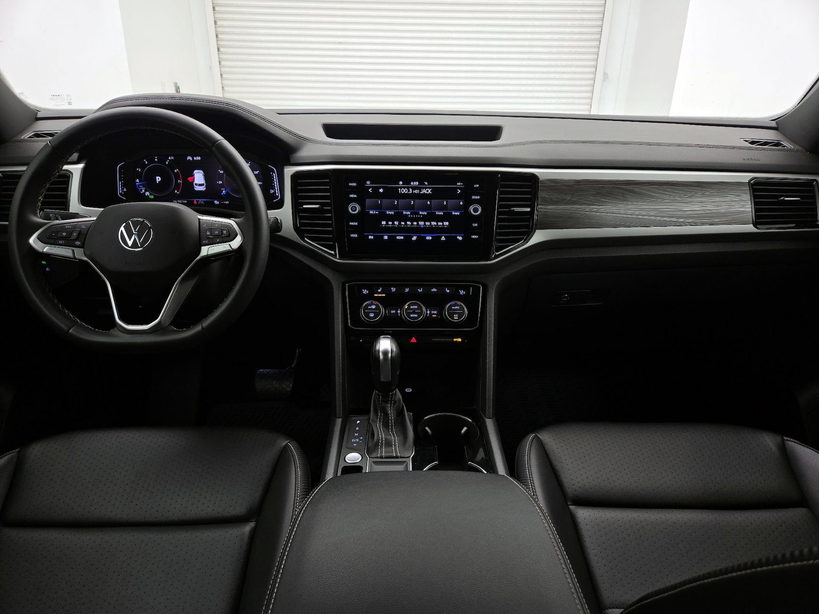 2023 Volkswagen Atlas Cross Sport SE w/Tech - Photo 10