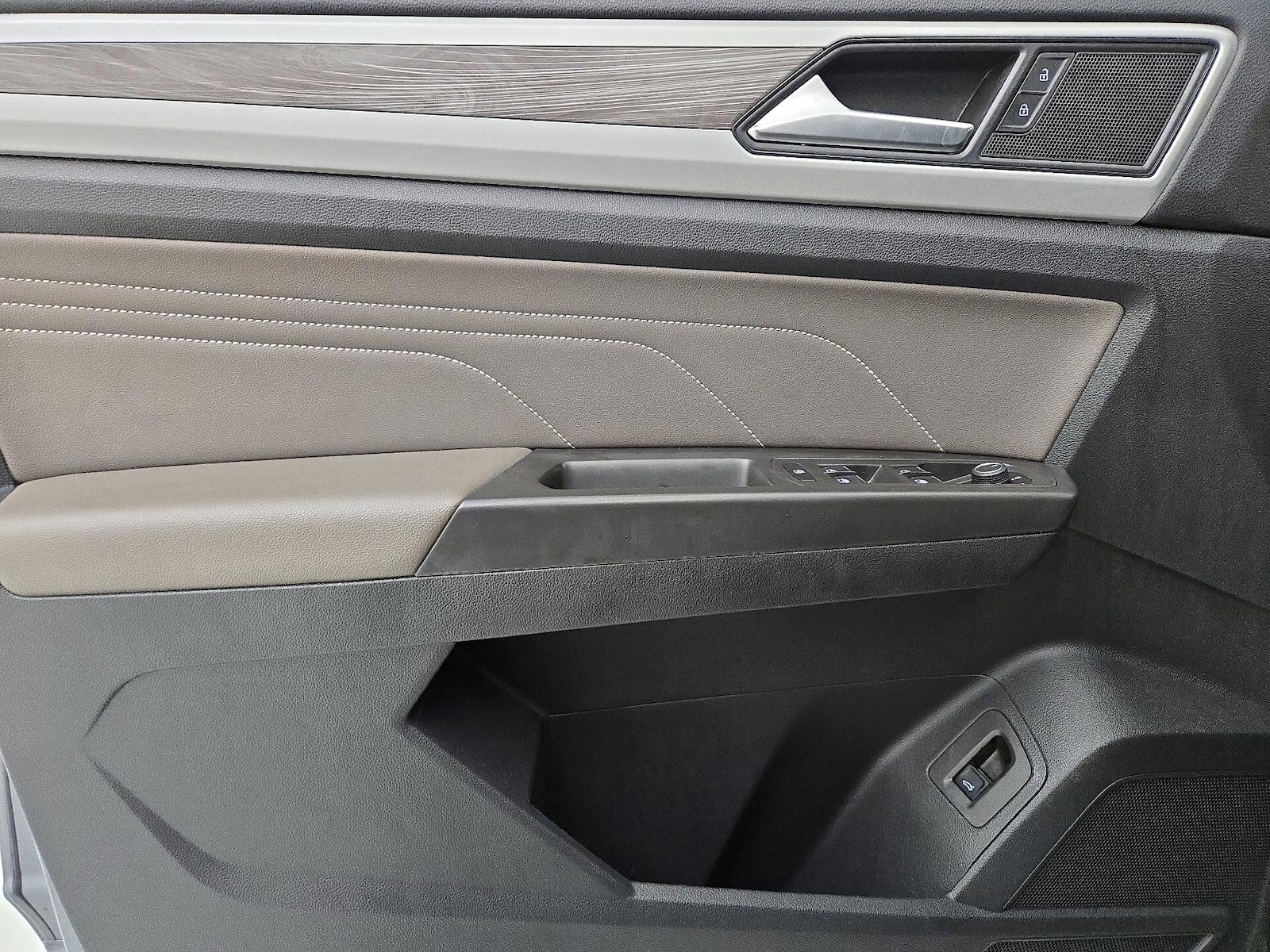 2023 Volkswagen Atlas Cross Sport SE w/Tech - Photo 13