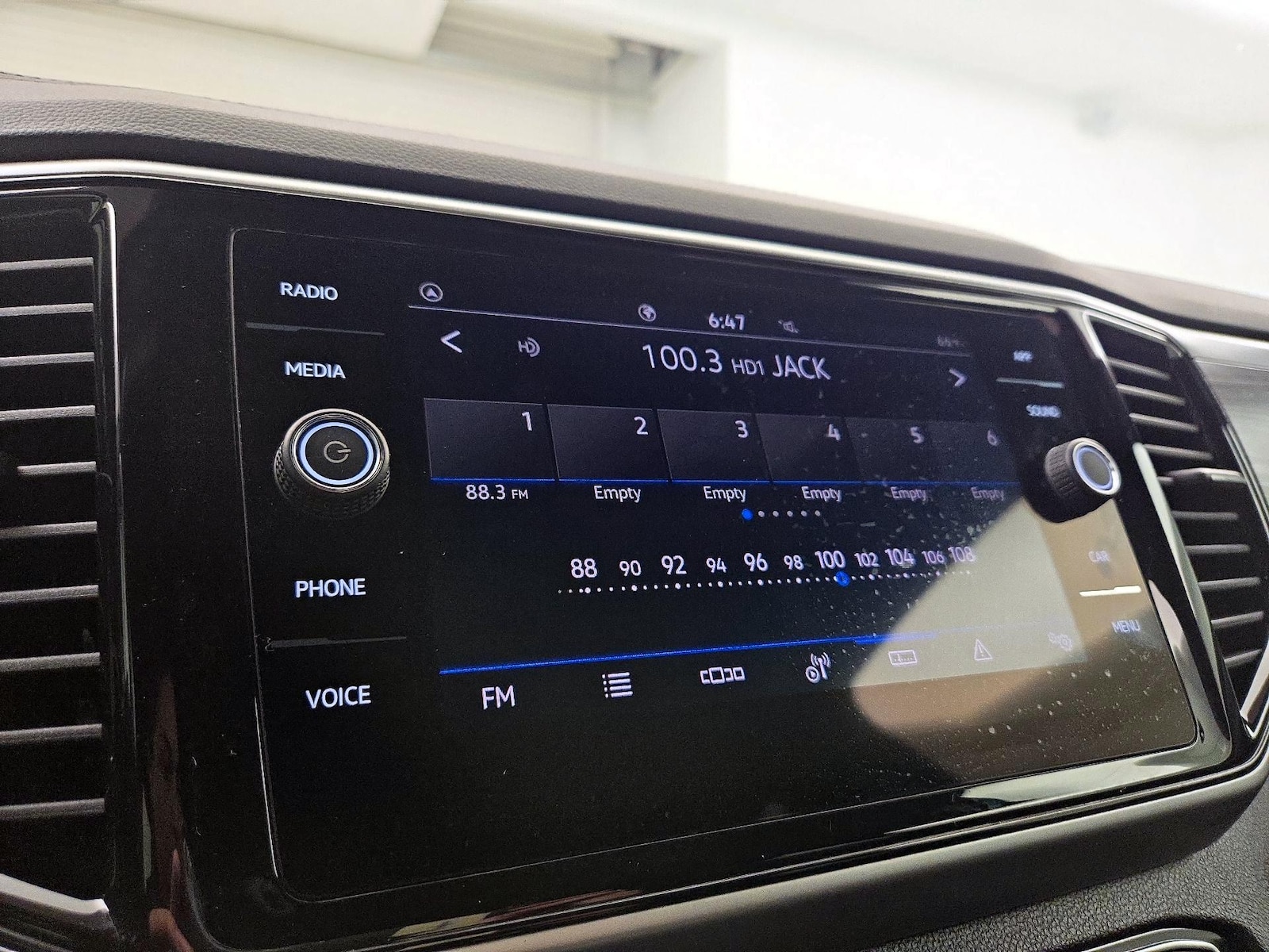 2023 Volkswagen Atlas Cross Sport SE w/Tech - Photo 16